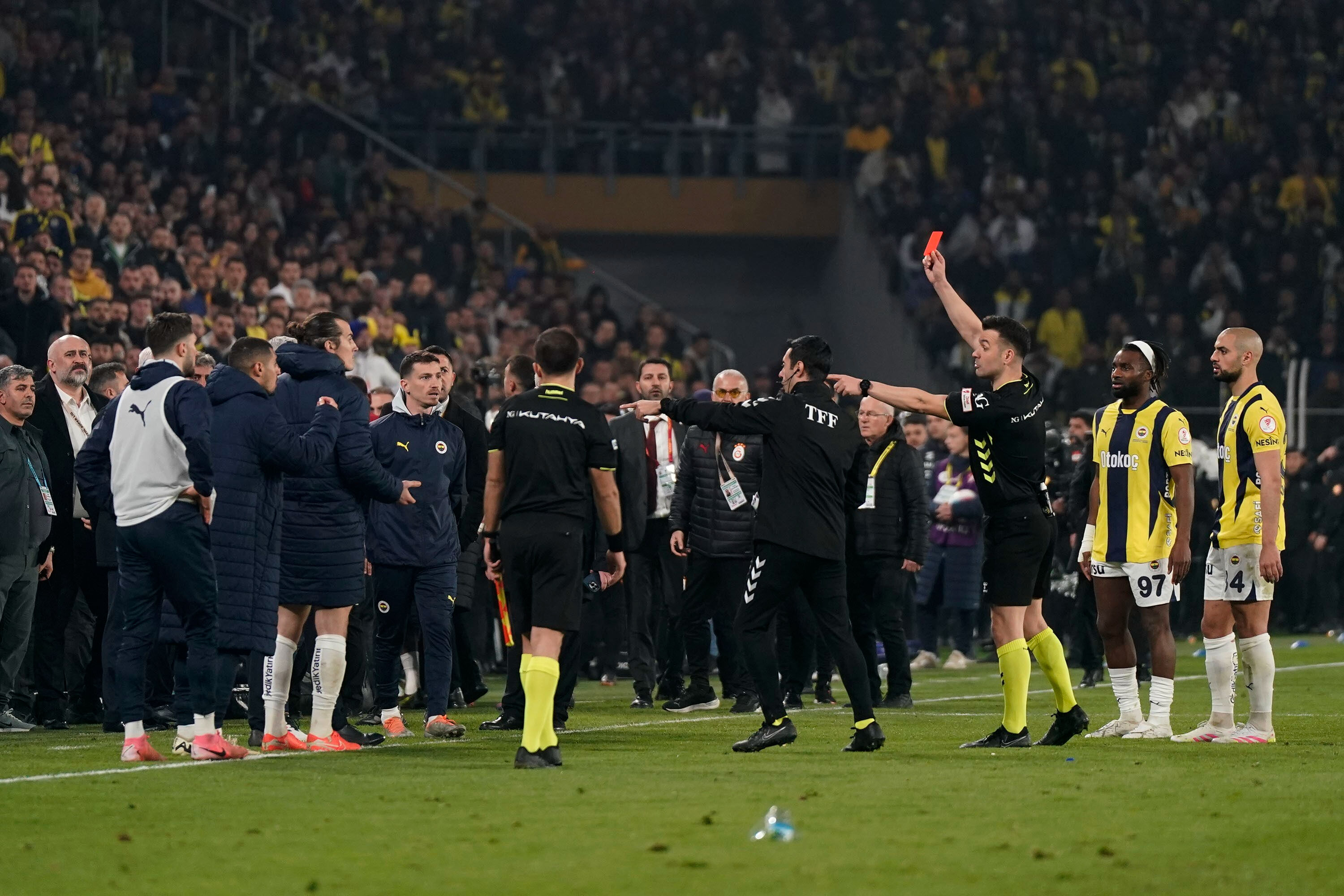 Mourinho, Fred ve Mert Hakan Yandaş Trabzospor maçında olacak mı? - 1. Resim