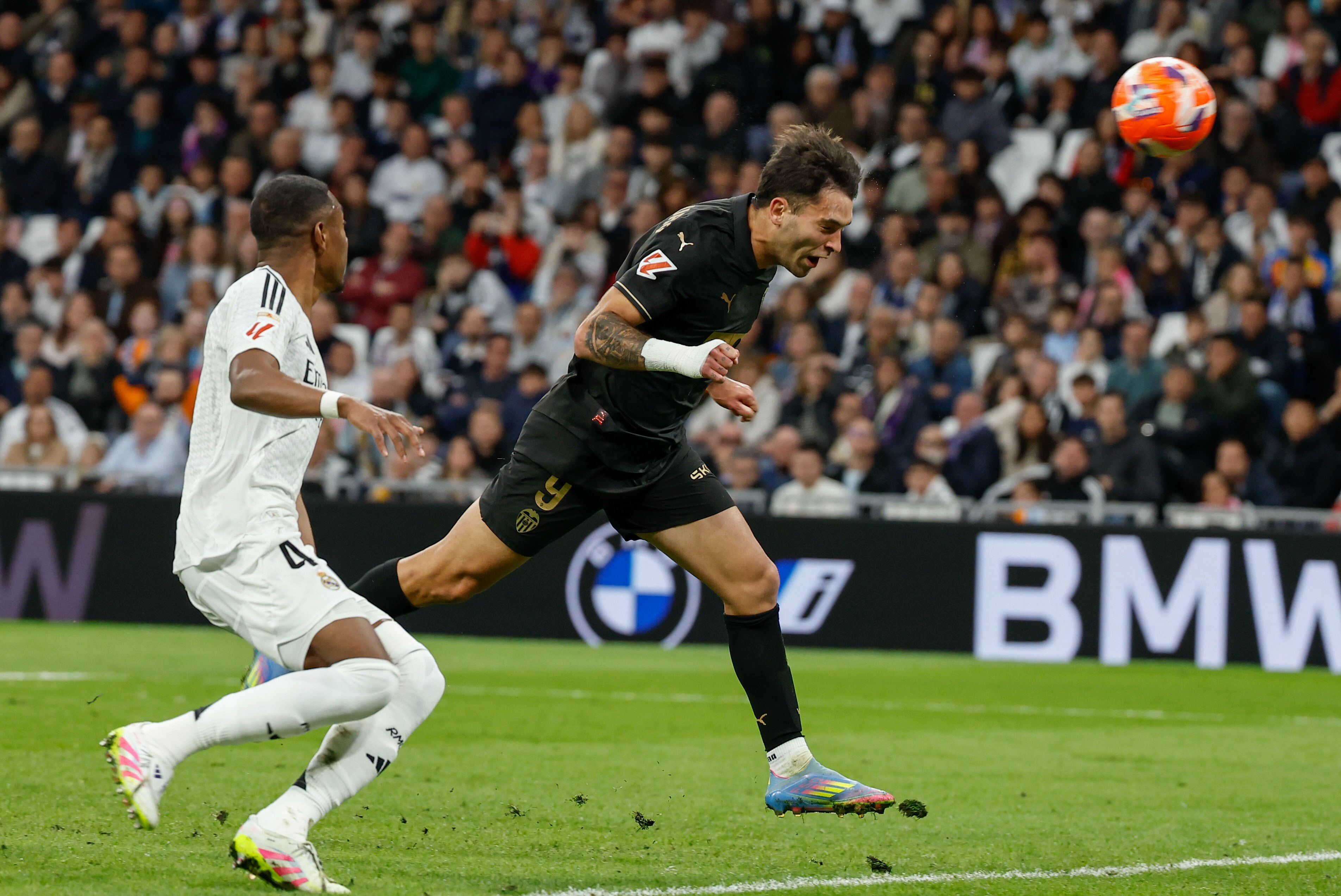 Real Madrid’e son dakika şoku! Valencia deplasmanda kazandı Real Madrid’e son dakika şoku! Valencia deplasmanda kazandı - 2. Resim