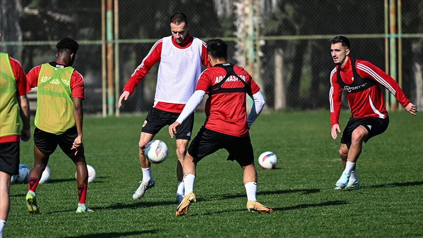 Şifresiz kanalda yayınlanacak: Sakaryaspor Adanaspor maçı saat kaçta, hangi kanalda?  - 2. Resim