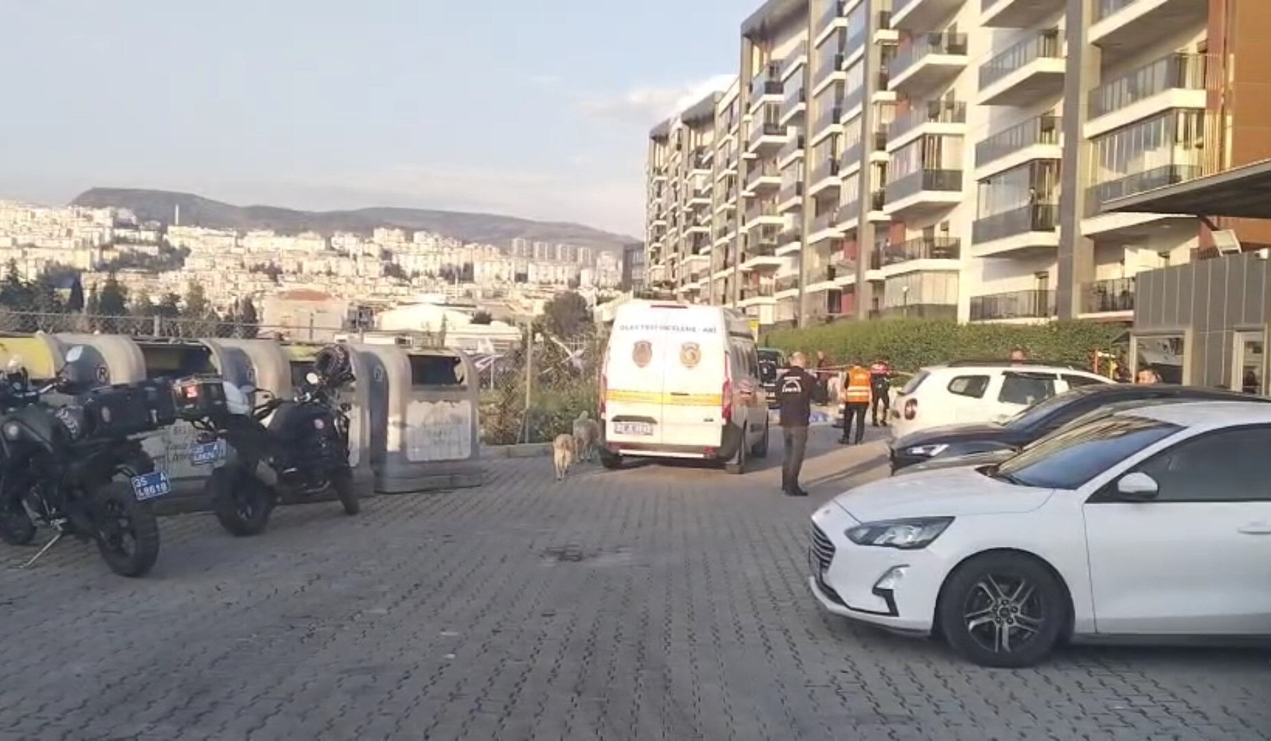 Sokak ortasında dehşet! Eski nişanlısını ve annesini vurup intihar etti Sokak ortasında dehşet! Eski nişanlısını ve annesini vurup intihar etti - 1. Resim