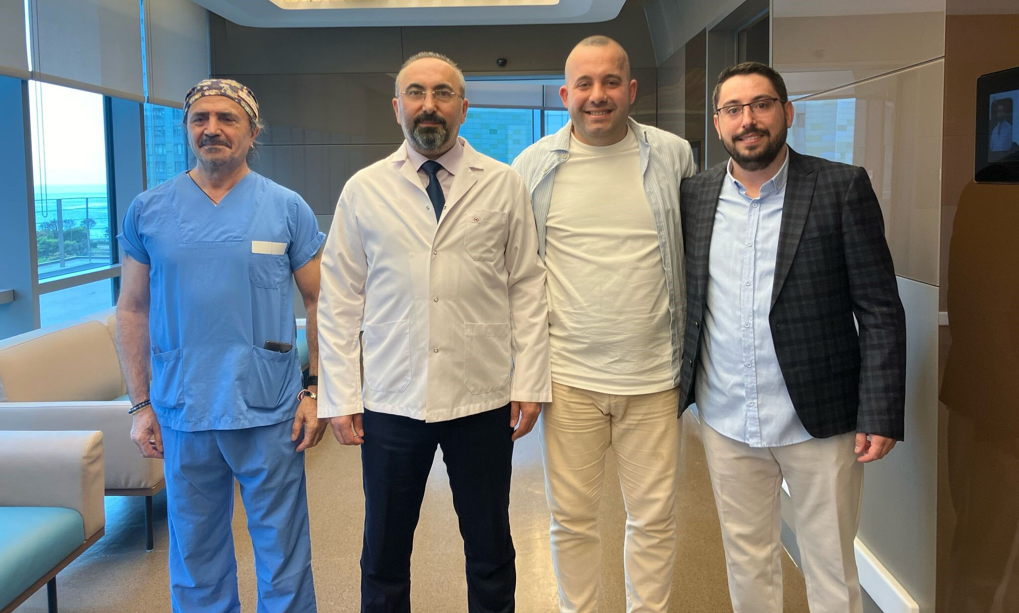 Beyin ameliyatında uyandırıldı, şarkılar söyledi! "Keyifliydi, teşekkür ederim" - 1. Resim