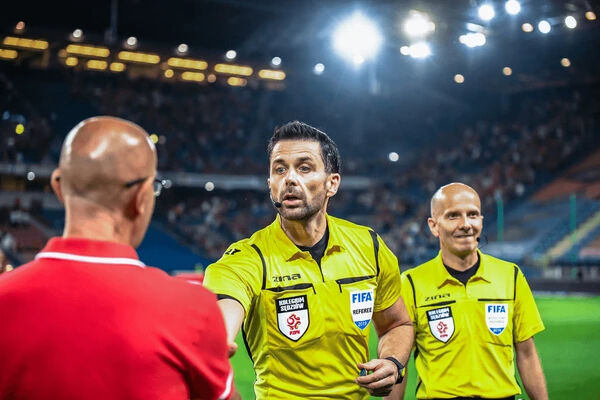 Daniel Stefanski kimdir, nereli, hangi maçları yönetti? Fenerbahçe - Trabzonspor maçının VAR hakemi oldu! - 1. Resim