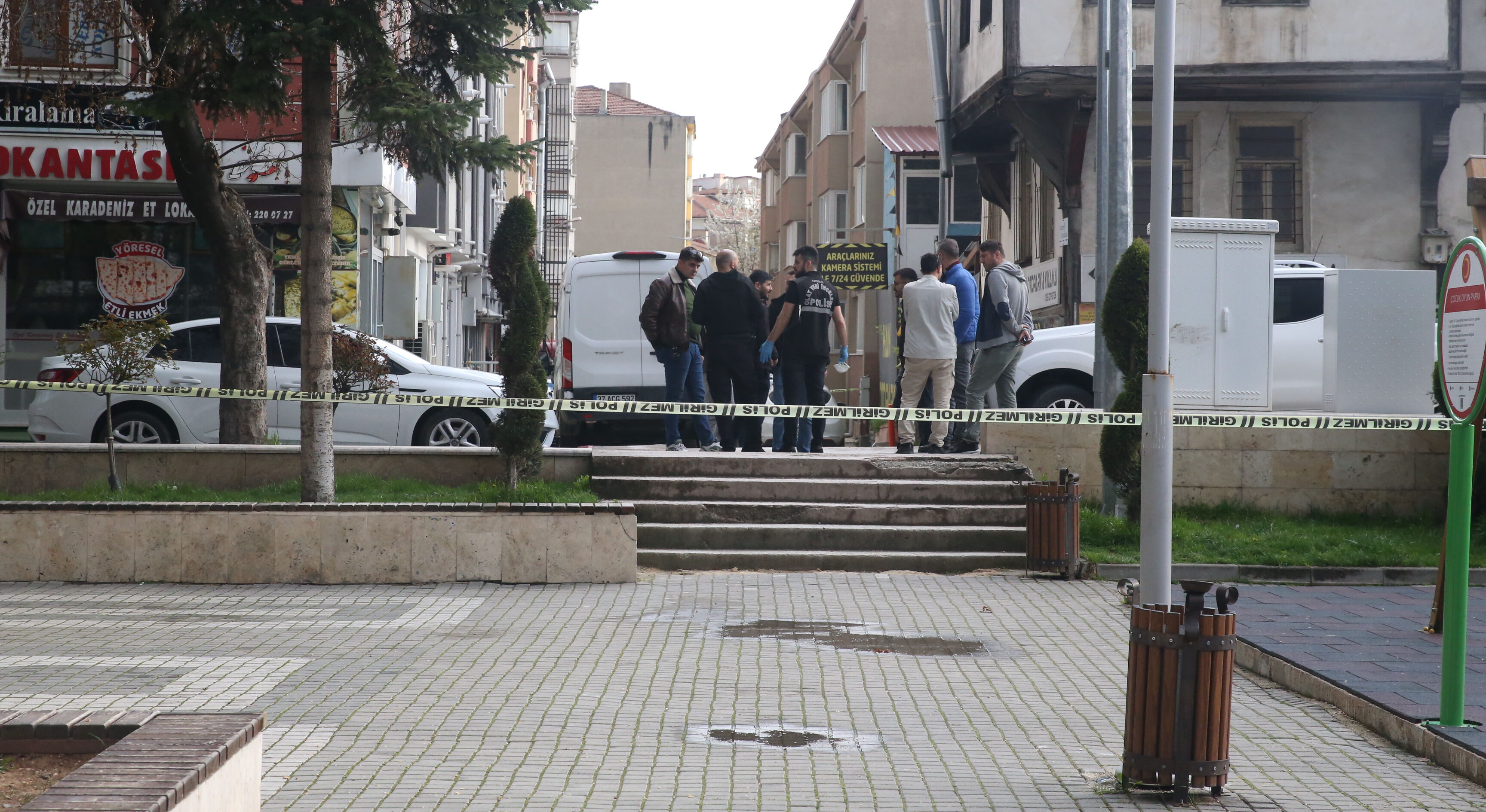Kastamonu'da apartmanda bulunan el bombası polisi alarma geçirdi - 1. Resim