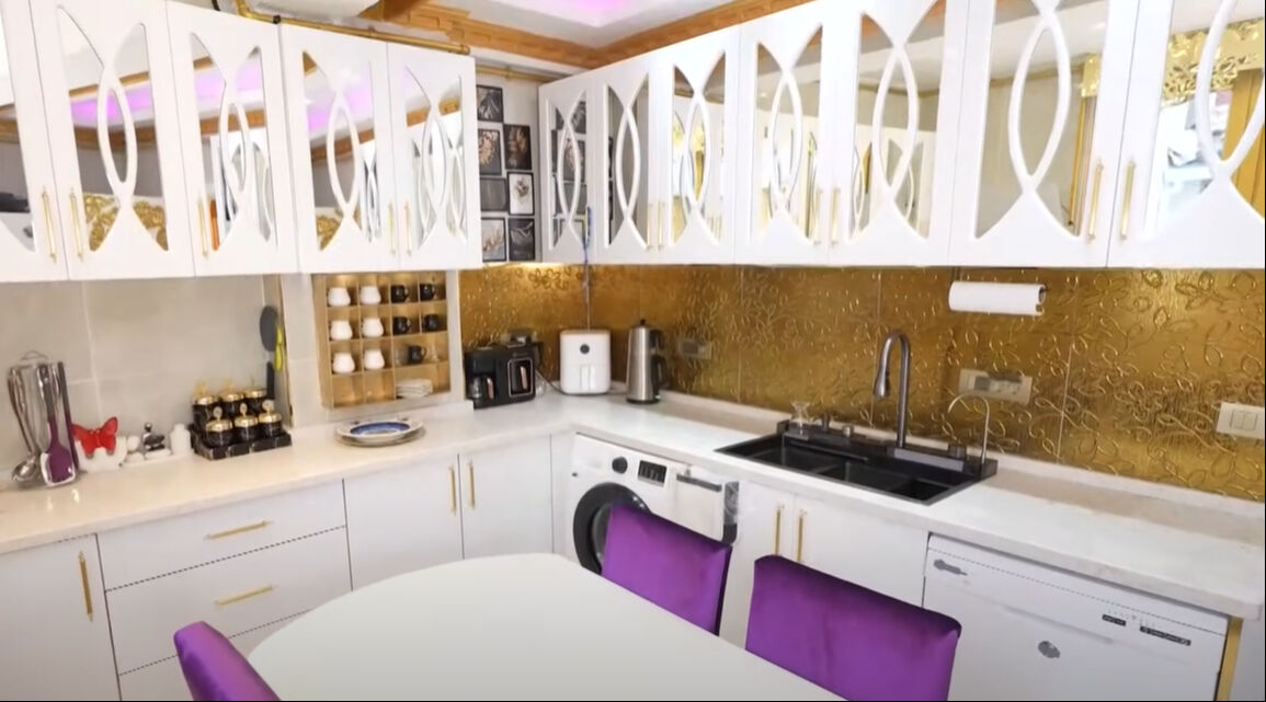 Kobra Murat evinin kapılarını açtı! Şaşaalı ve altın varaklı lüks konakta yok yok... - 7. Resim