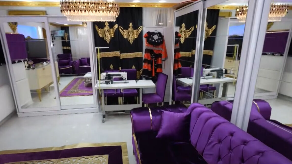 Kobra Murat evinin kapılarını açtı! Şaşaalı ve altın varaklı lüks konakta yok yok... - 5. Resim