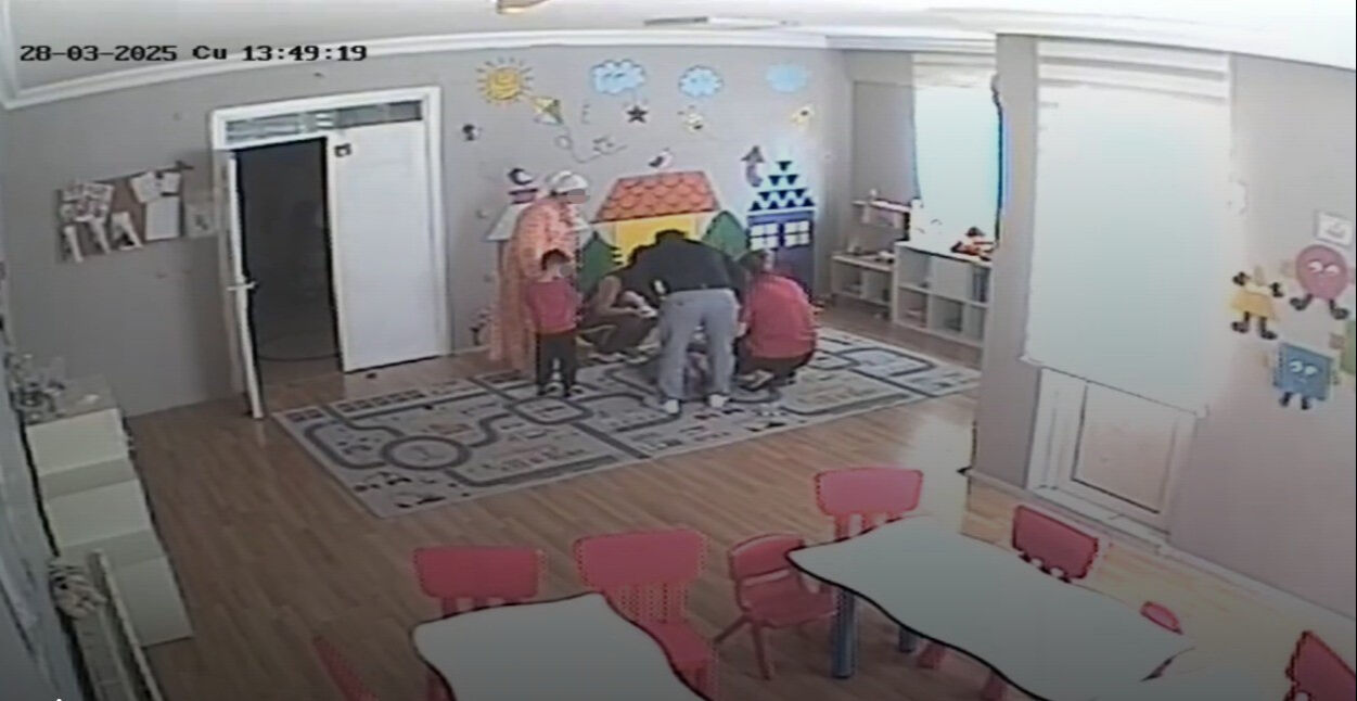 Kreşteki korkunç ihmal sonrası bakanlık harekete geçti! 2 yaşındaki bebek bayılana kadar dövülmüştü - 2. Resim