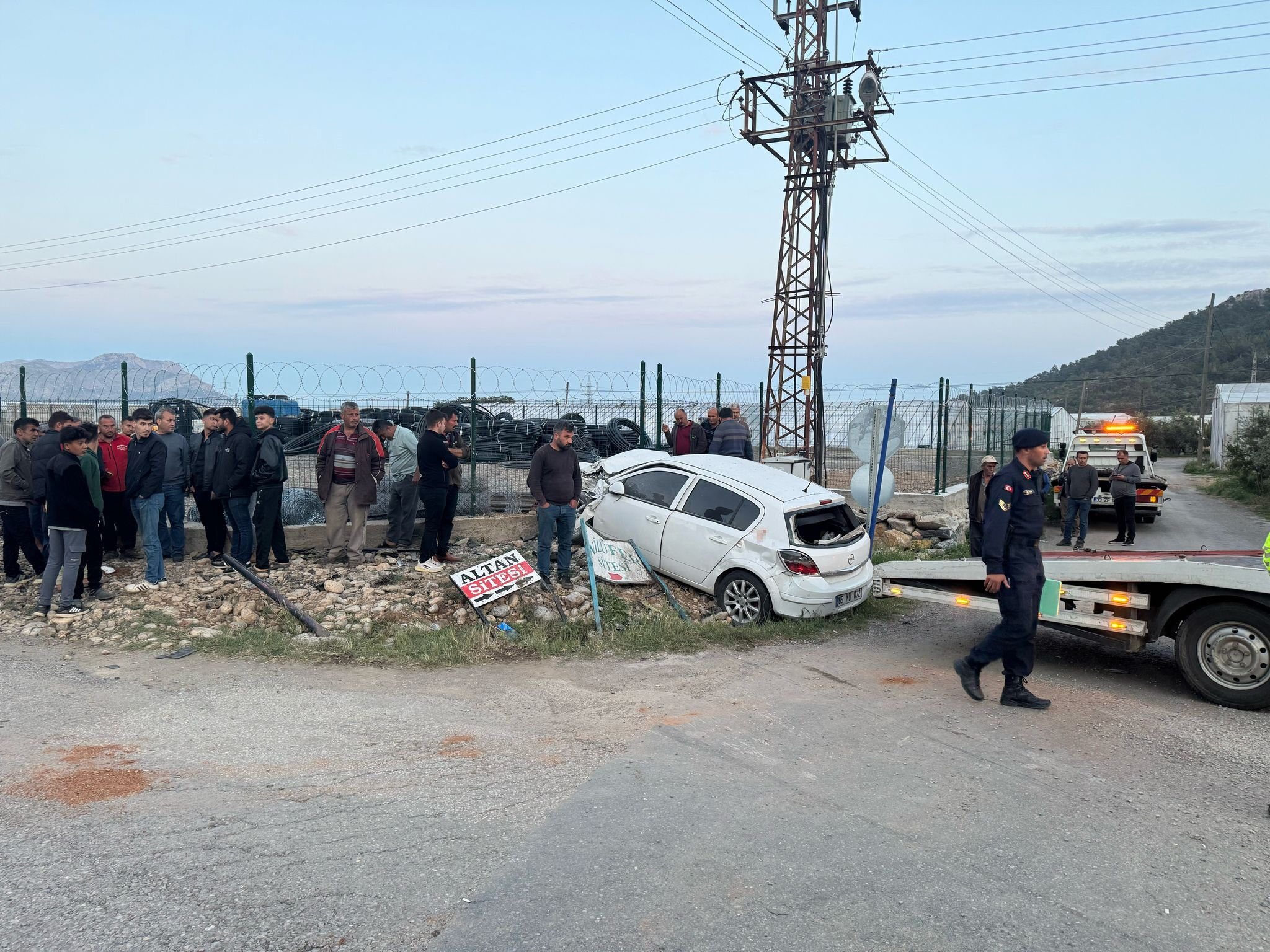 Mersin’de otomobil ile kamyonetin çarpıştığı feci kaza! Ağır bilanço açıklandı - 2. Resim