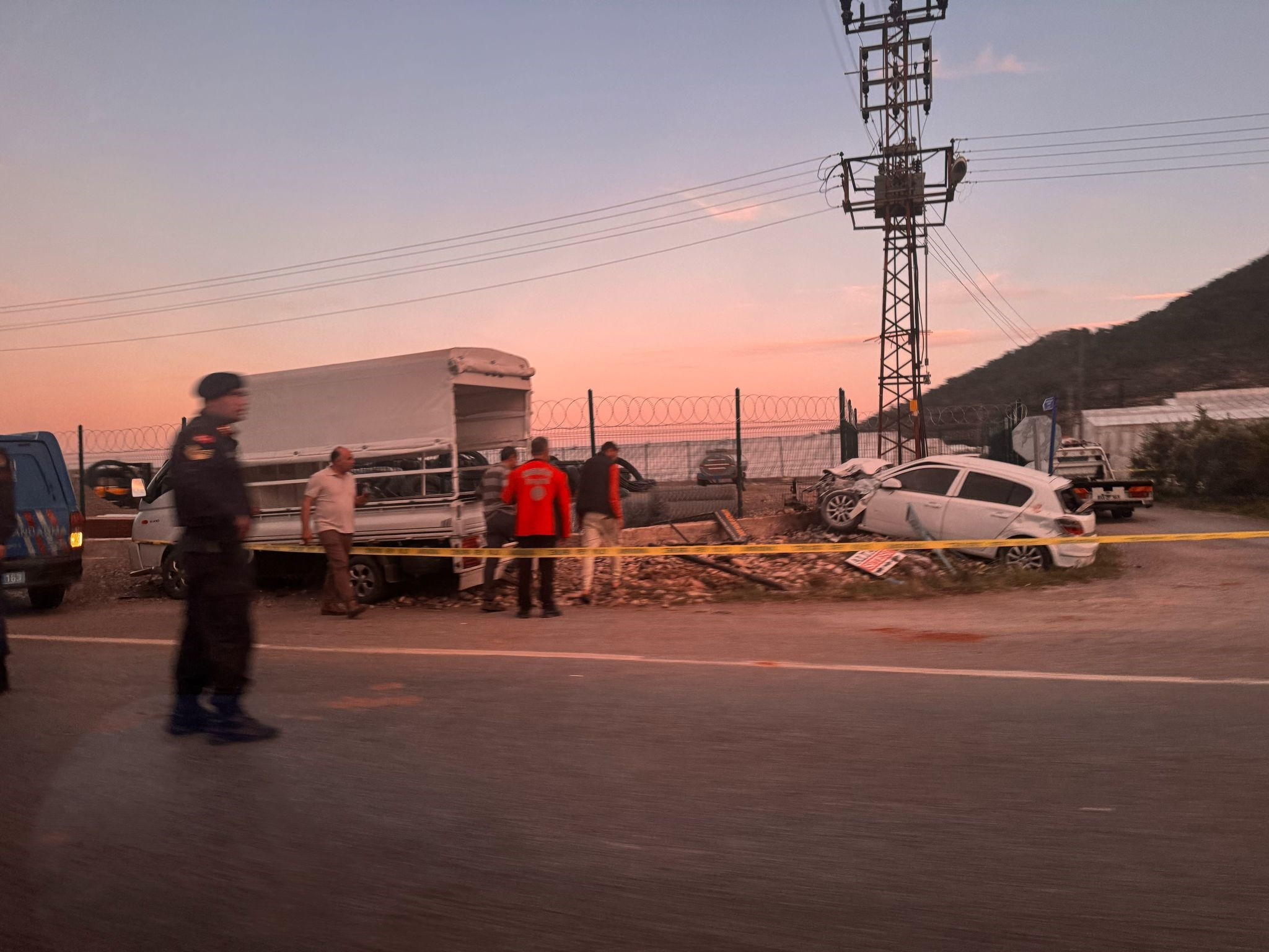 Mersin’de otomobil ile kamyonetin çarpıştığı feci kaza! Ağır bilanço açıklandı - 1. Resim