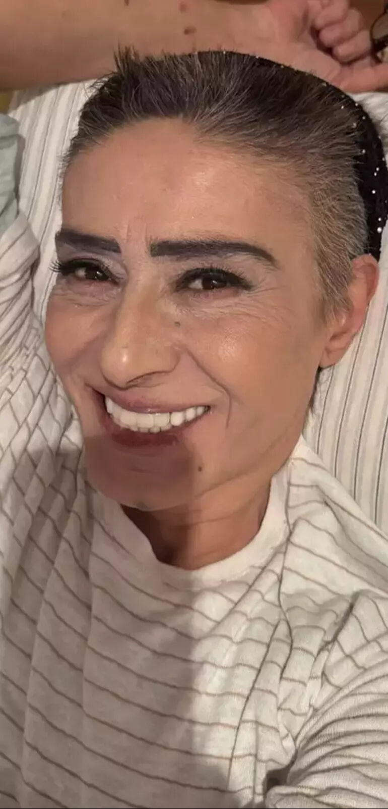 Ünlü şarkıcı Yıldız Tilbe imajını değiştirdi! Sosyal medyayı ikiye böldü - 2. Resim