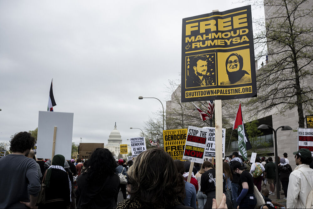 Yüzlerce kuruluş destek verdi, ABD'liler sokaklara döküldü! Filistin eyleminde Rümeysa Öztürk de unutulmadı - 5. Resim