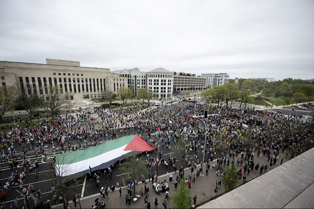 Yüzlerce kuruluş destek verdi, ABD'liler sokaklara döküldü! Filistin eyleminde Rümeysa Öztürk de unutulmadı - 7. Resim