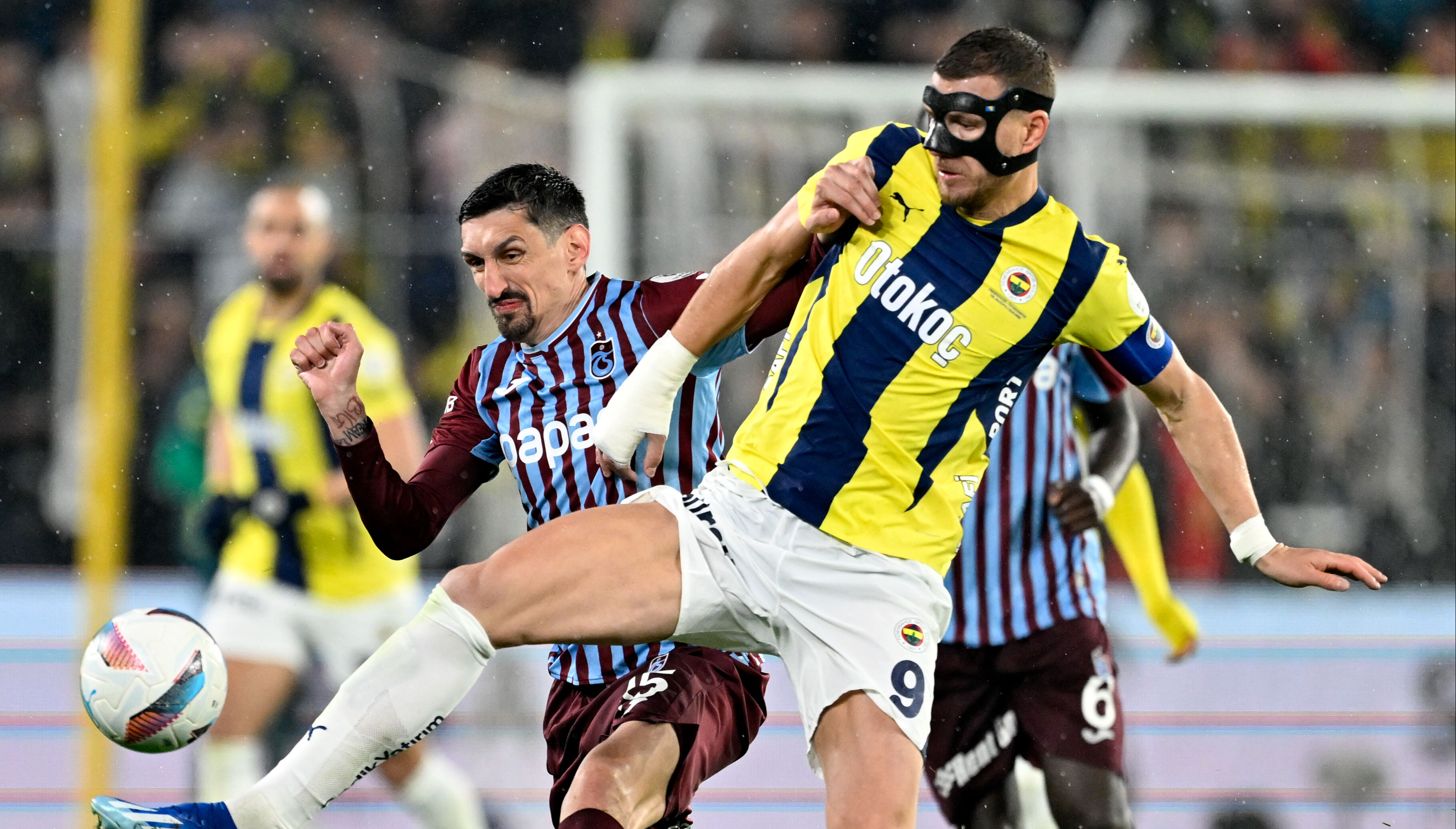 "Devre arası galiba Aziz Yıldırım..." Spor yazarları Fenerbahçe için ne dedi? "Devre arası galiba Aziz Yıldırım..." Spor yazarları Fenerbahçe için ne dedi? - 1. Resim