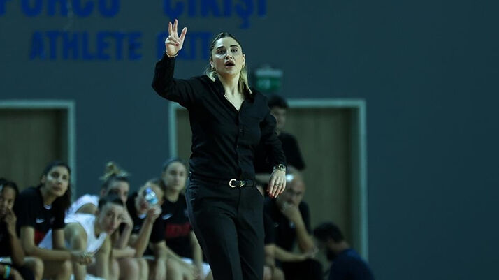 Fatih Terim'e benzetiliyordu! Selen Erdem Yunanistan'da trafik kazası geçirdi Fatih Terim'e benzetiliyordu! Selen Erdem Yunanistan'da trafik kazası geçirdi - 1. Resim