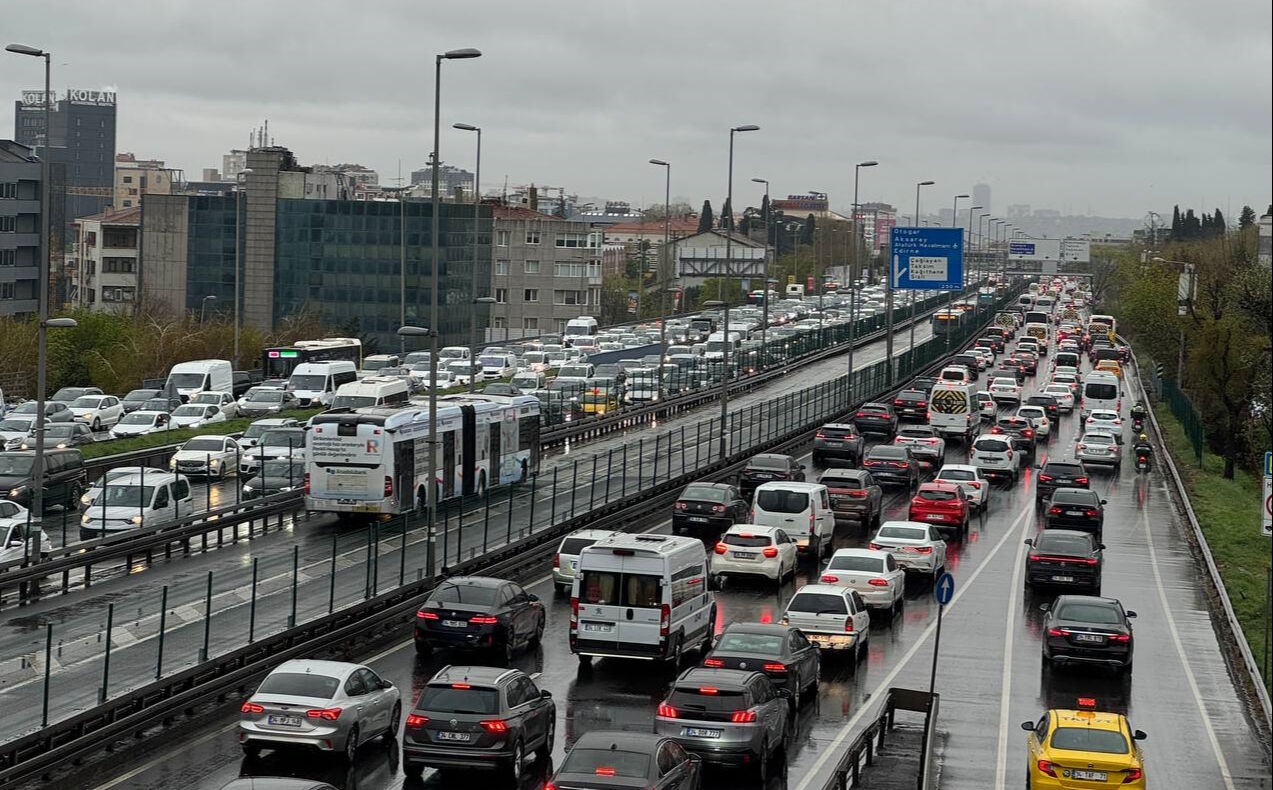 İstanbul'da bayram tatili sonrası trafik kilit! TEM ve D-100'de çift yönlü yoğunluk İstanbul'da bayram tatili sonrası trafik kilit! TEM ve D-100'de çift yönlü yoğunluk - 3. Resim