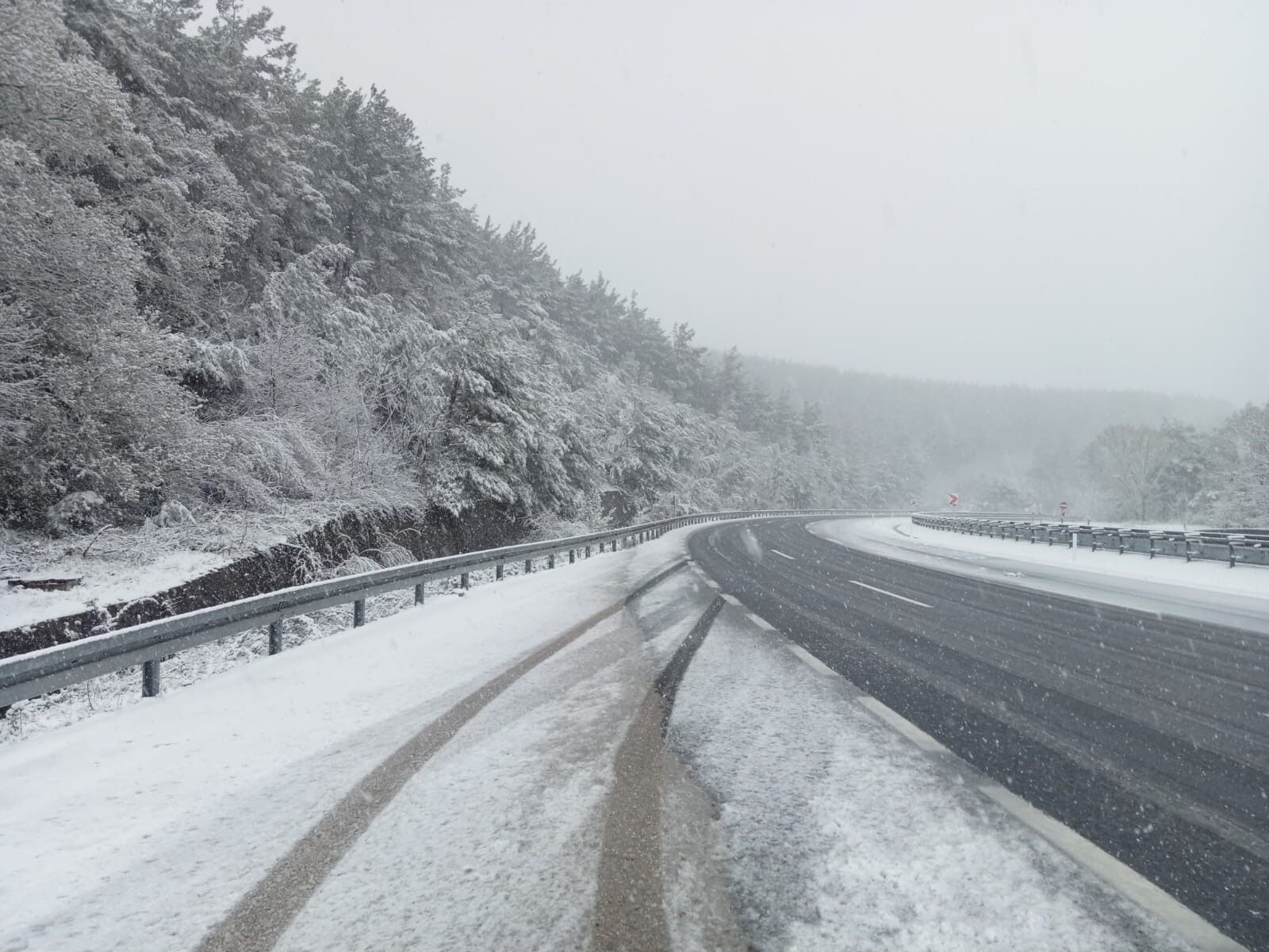 'Nisan' takvimde, hava 'aralıkta': Marmara beyaz perdeyi yine açtı! - 1. Resim
