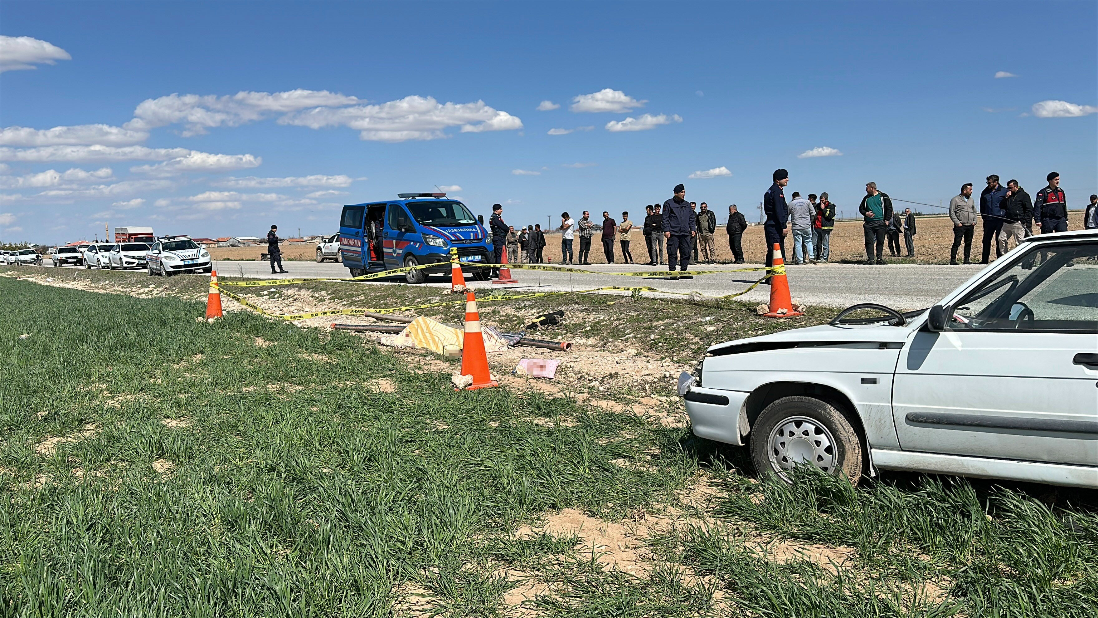 Otomobil tarım işçilerini biçti! Ölü ve yaralılar var Otomobil tarım işçilerini biçti! Ölü ve yaralılar var - 2. Resim