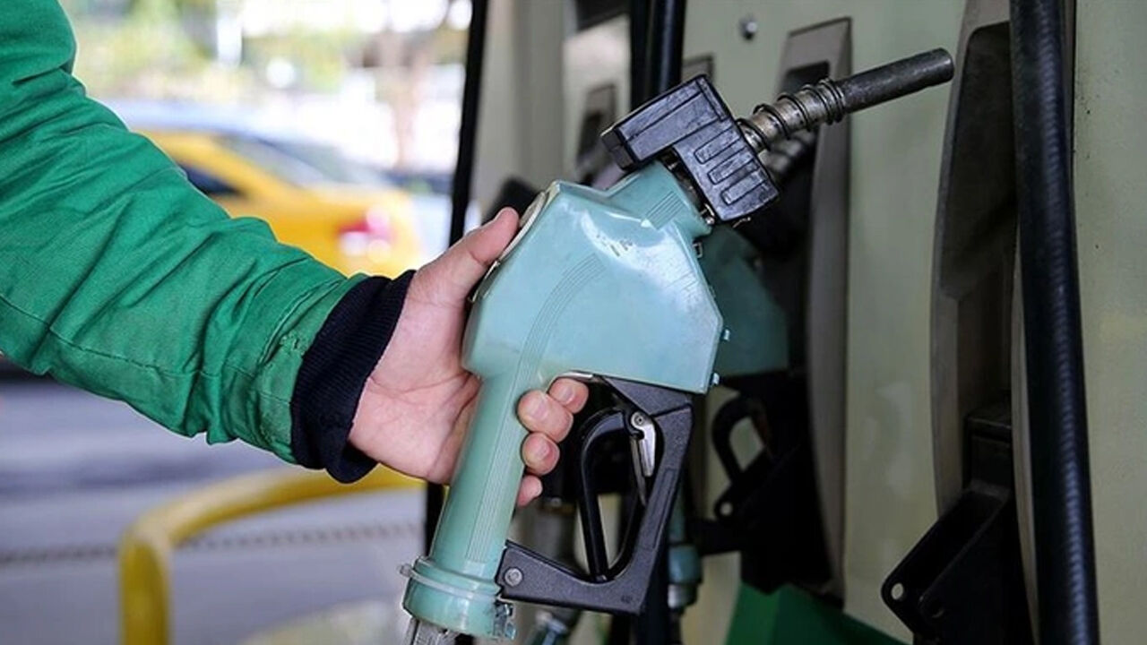 Petrol fiyatları 4 yılın dibinde! Benzin ve motorine büyük indirim geliyor  - 2. Resim