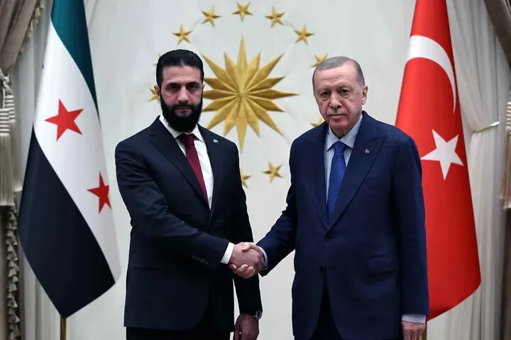 Suriye Cumhurbaşkanı Şara neden Türkiye’ye geliyor? Ziyaretin şifreleri belli oldu! Suriye Cumhurbaşkanı Şara neden Türkiye’ye geliyor? Ziyaretin şifreleri belli oldu! - 1. Resim