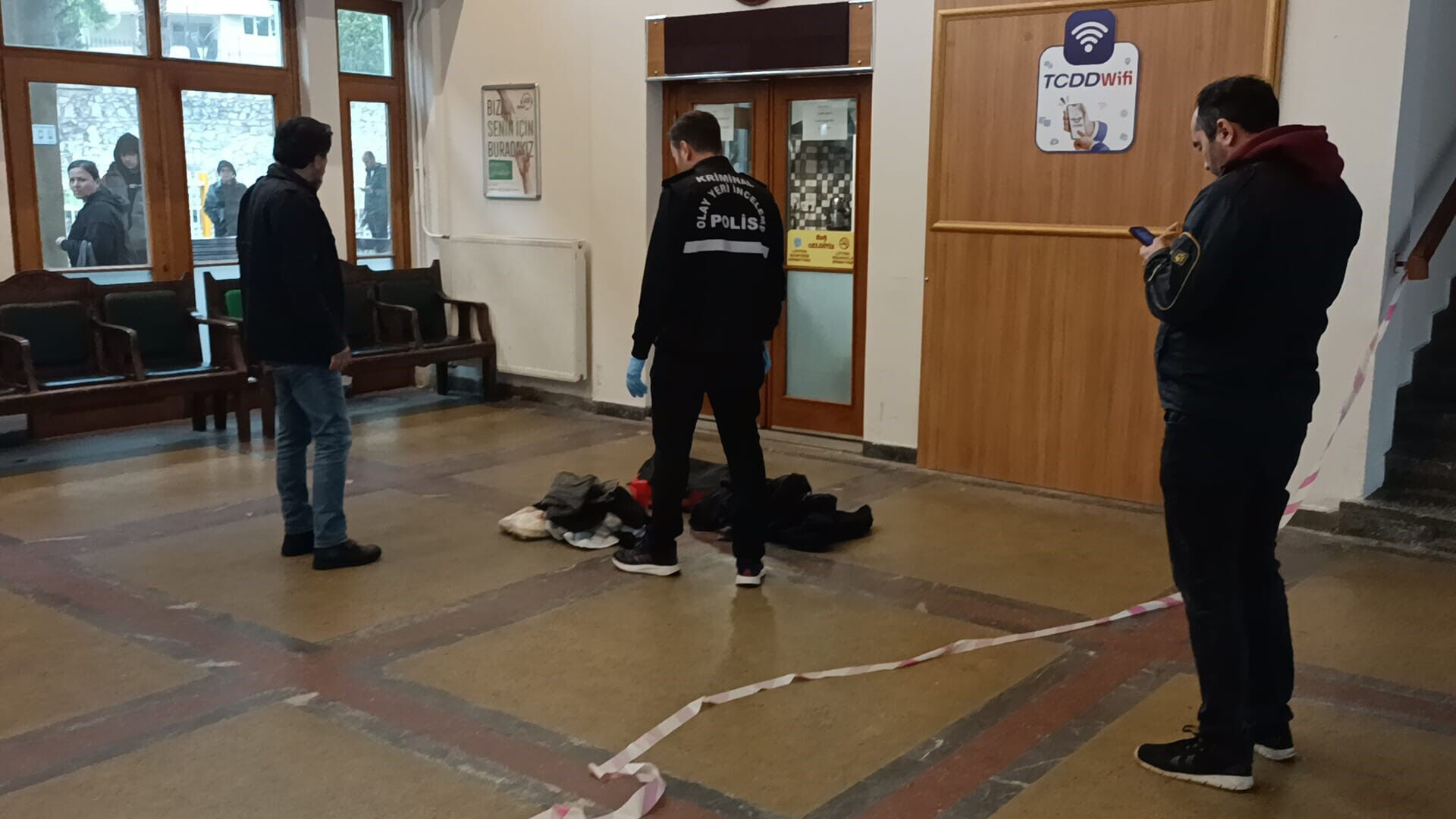 Tren garında bomba paniği! Halk panik içinde Tren garında bomba paniği! Halk panik içinde - 1. Resim