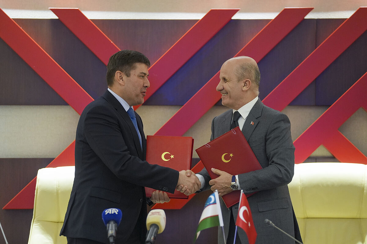 Türk dünyasının üniversitesi için imzalar atıldı! Uluslararası Türk Devletleri Üniversitesi resmen faaliyete başladı Türk dünyasının üniversitesi için imzalar atıldı! Uluslararası Türk Devletleri Üniversitesi resmen faaliyete başladı - 1. Resim