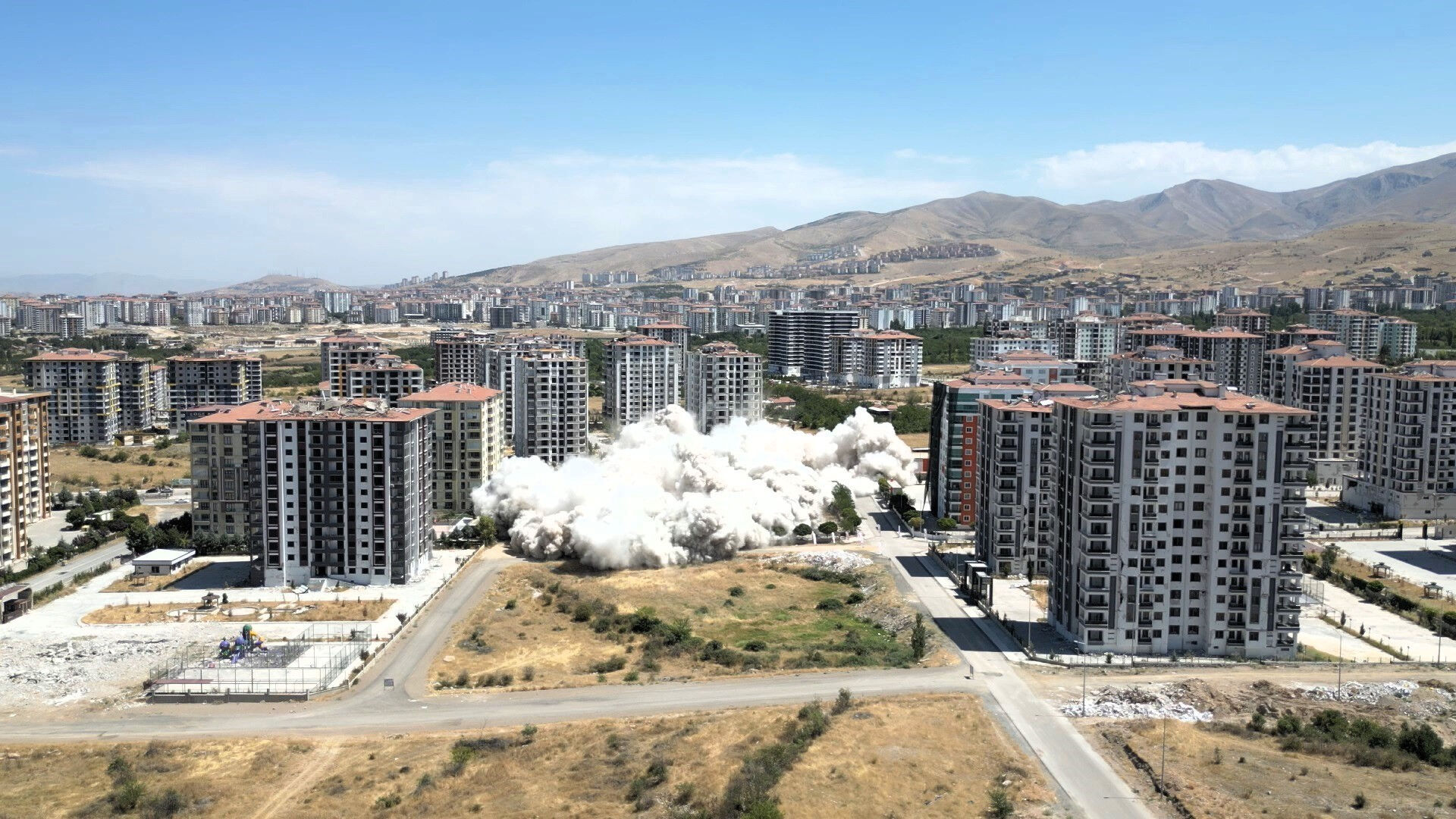 Bir il deprem sonrası alarm verdi: Tehlike seviyelerine ulaştı - 2. Resim