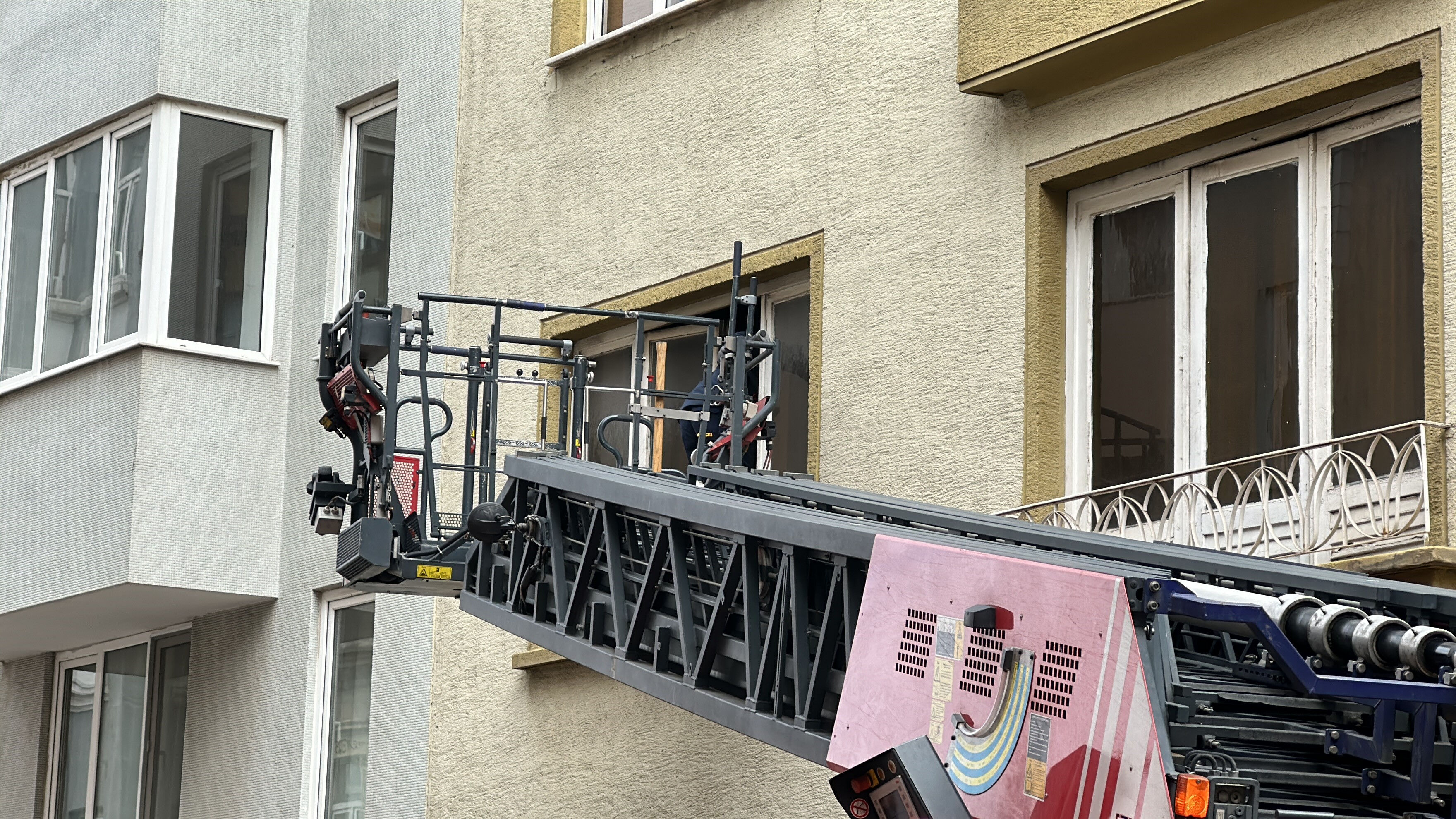 Çığlıkları duyanlar ekiplere koştu! Karşılaştıkları manzara karşısında neye uğradıklarını şaşırdılar - 1. Resim