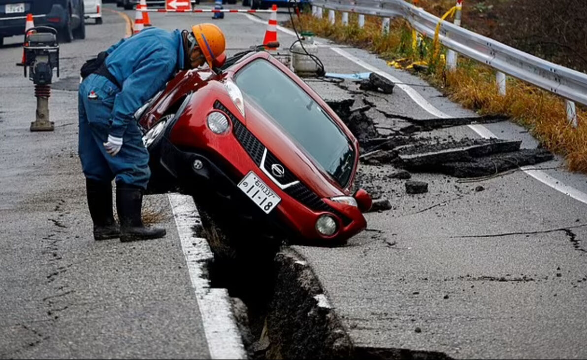 İlk kez yaşandı, ülke alarma geçti! ''Yaklaşan felaket en az 300 bin kişiyi öldürebilir'' İlk kez yaşandı, ülke alarma geçti! ''Yaklaşan felaket en az 300 bin kişiyi öldürebilir'' - 2. Resim