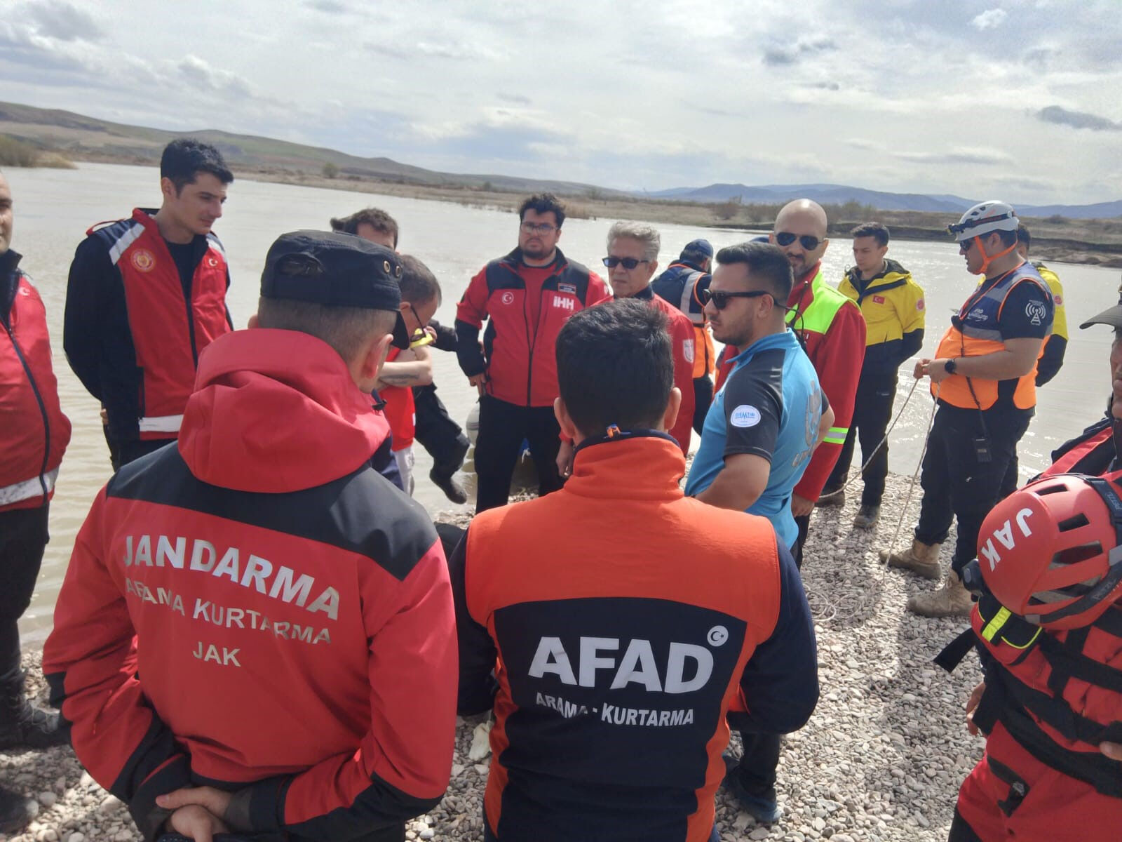 Kayseri'den acı haber! İş makinesini temizlerken nehre düşen genç canından oldu - 2. Resim