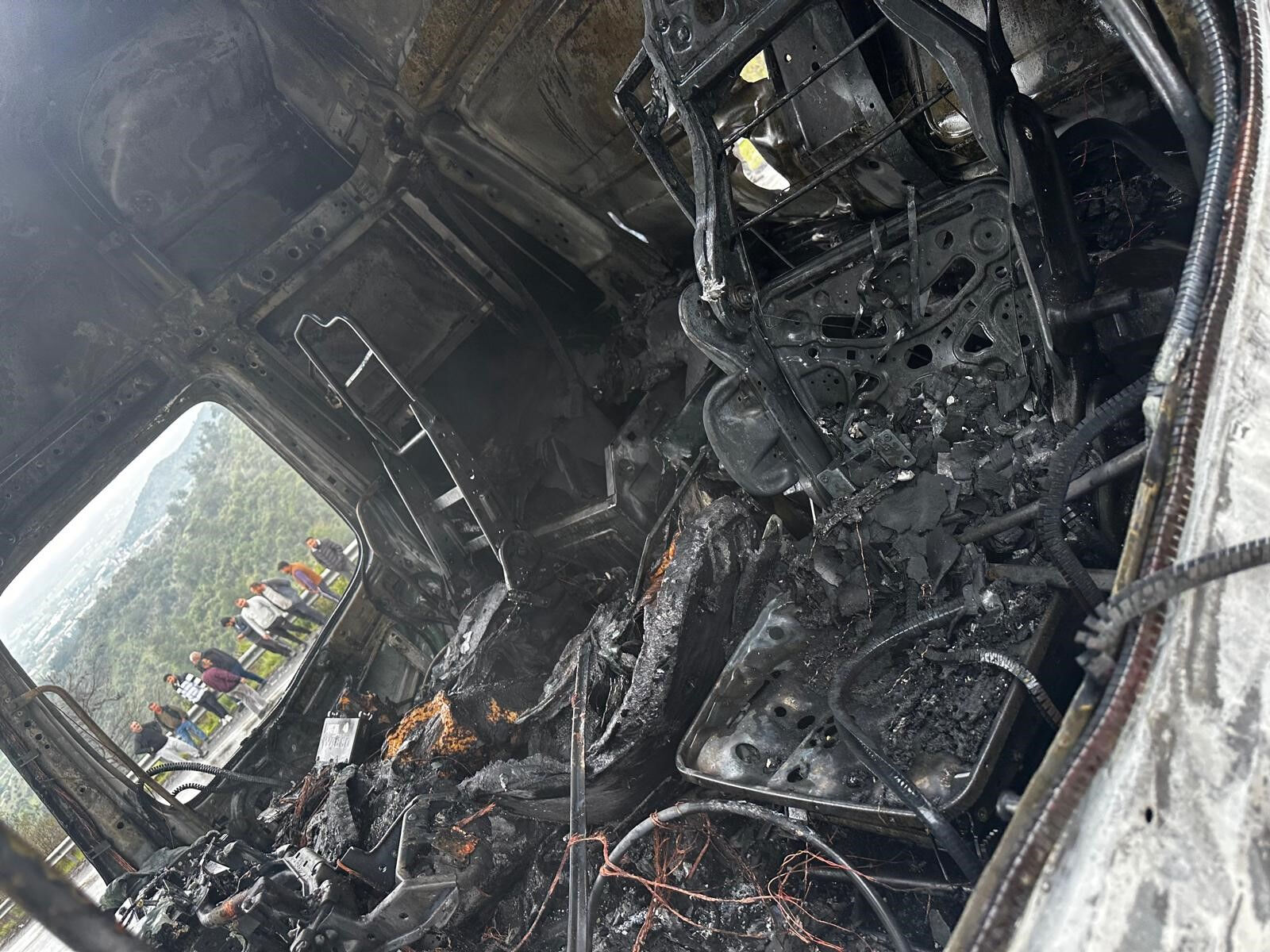 Seyir halindeki tır alev topuna döndü! Sürücü feci şekilde can verdi - 1. Resim