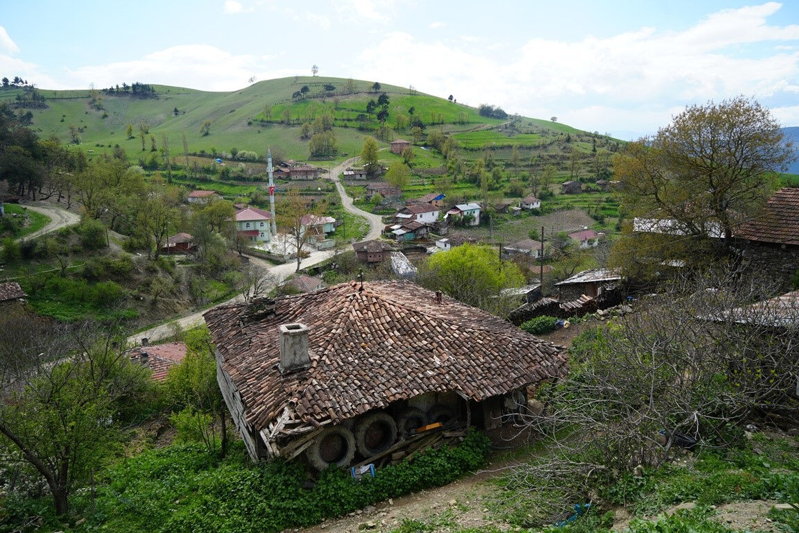 Türkiye'de eşi yok! Samsun'un sır dolu köyü... Dilleri değil sadece elleri konuşuyor - 1. Resim