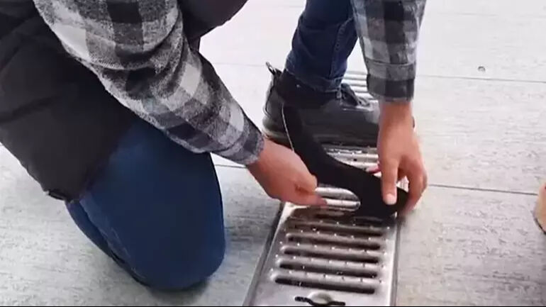 Ünlü şarkıcı Nadide Sultan kaza geçirdi! Elleriyle yüzünü kapattı - 3. Resim