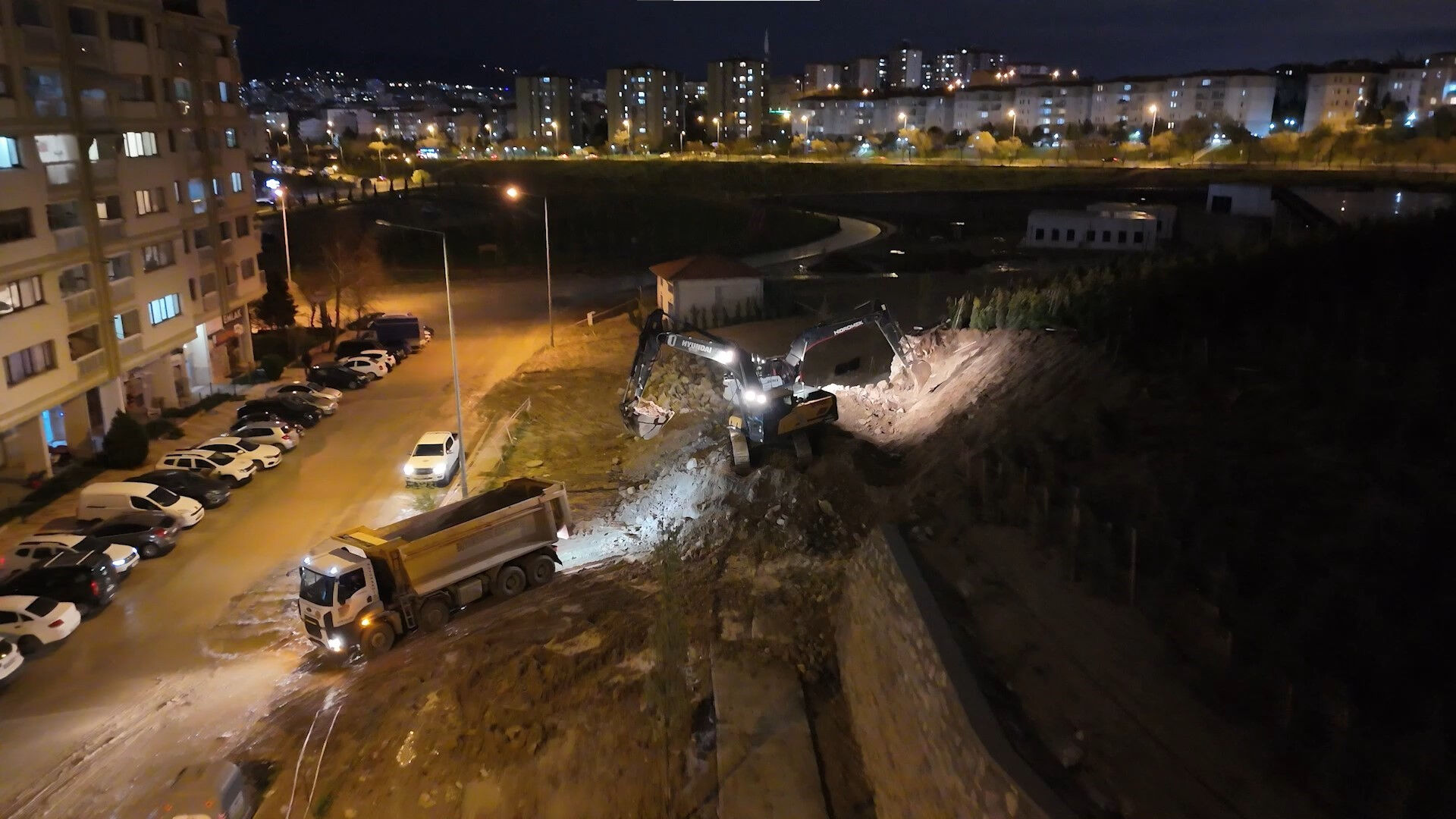 Ankara'da yağmur sonrası korkutan olay! İstinat duvarı çöktü, ekipler sevk edildi - 1. Resim