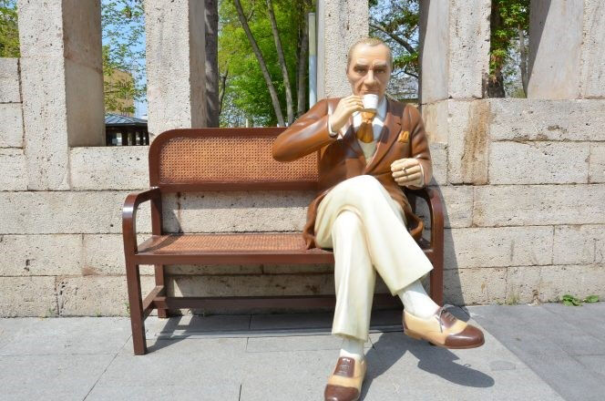 CHP'li belediye heykelde benzetemediği Atatürk heykelini depoya kaldırdı Atatürk heykeli depoya kaldırıldı! Bir kent tepkili - 1. Resim