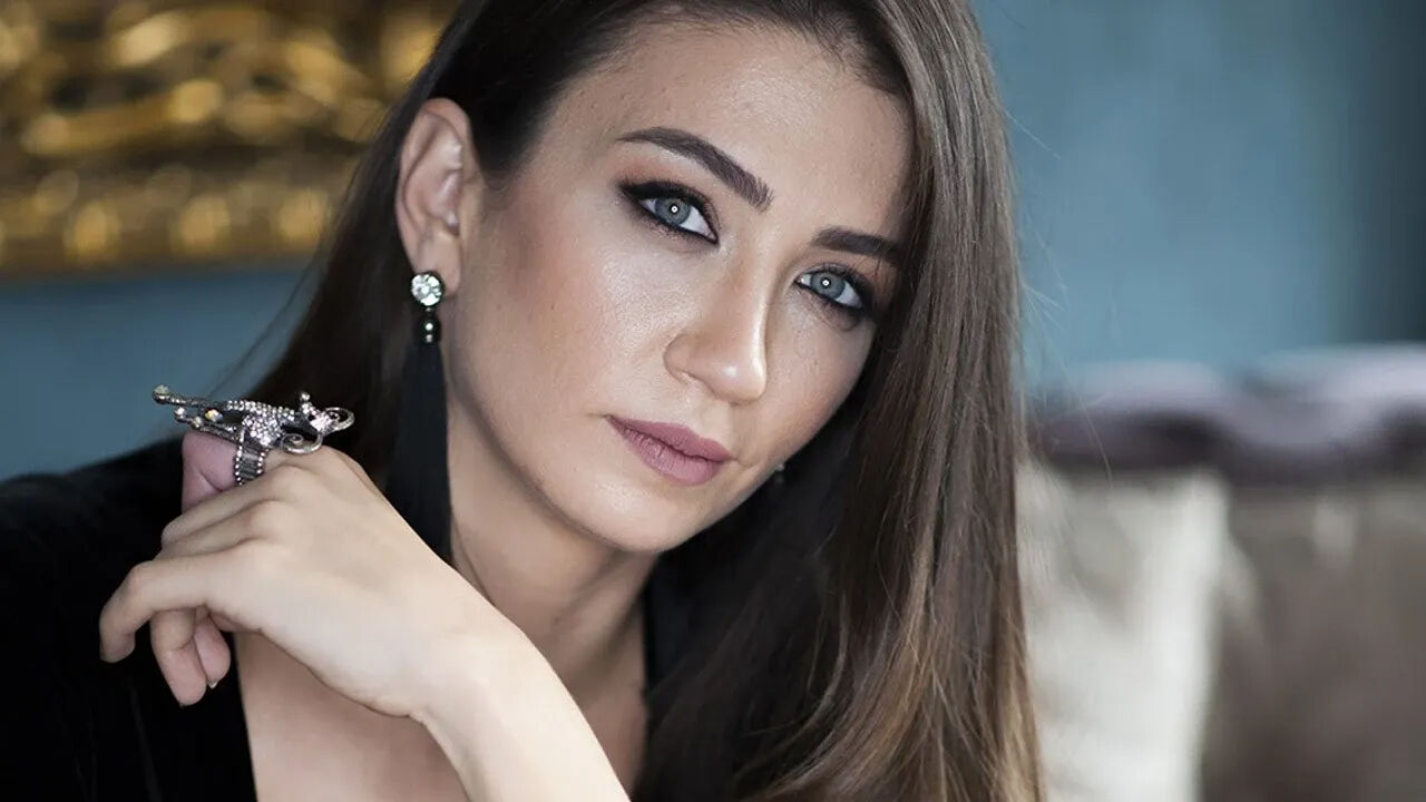 Ceren Benderlioğlu kimdir, nereli, kaç yaşında? Eşref Rüya dizisinde Irmak karakterini canlandırıyor Ceren Benderlioğlu kimdir, nereli, kaç yaşında? Eşref Rüya dizisinde Irmak karakterini canlandırıyor - 1. Resim