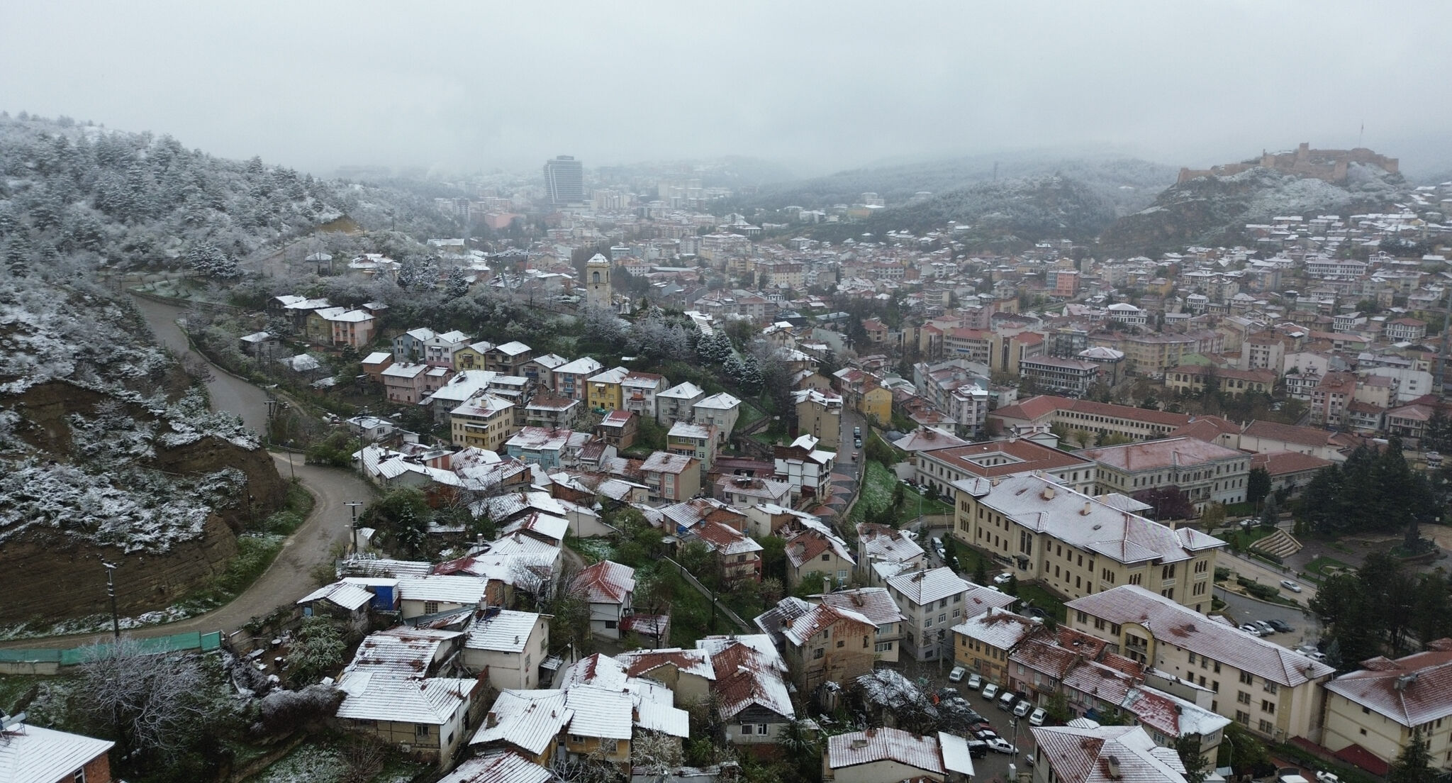 Çok sayıda il nisan ayında kar sürprizi yaşadı! Her yer bir anda beyaza büründü - 7. Resim