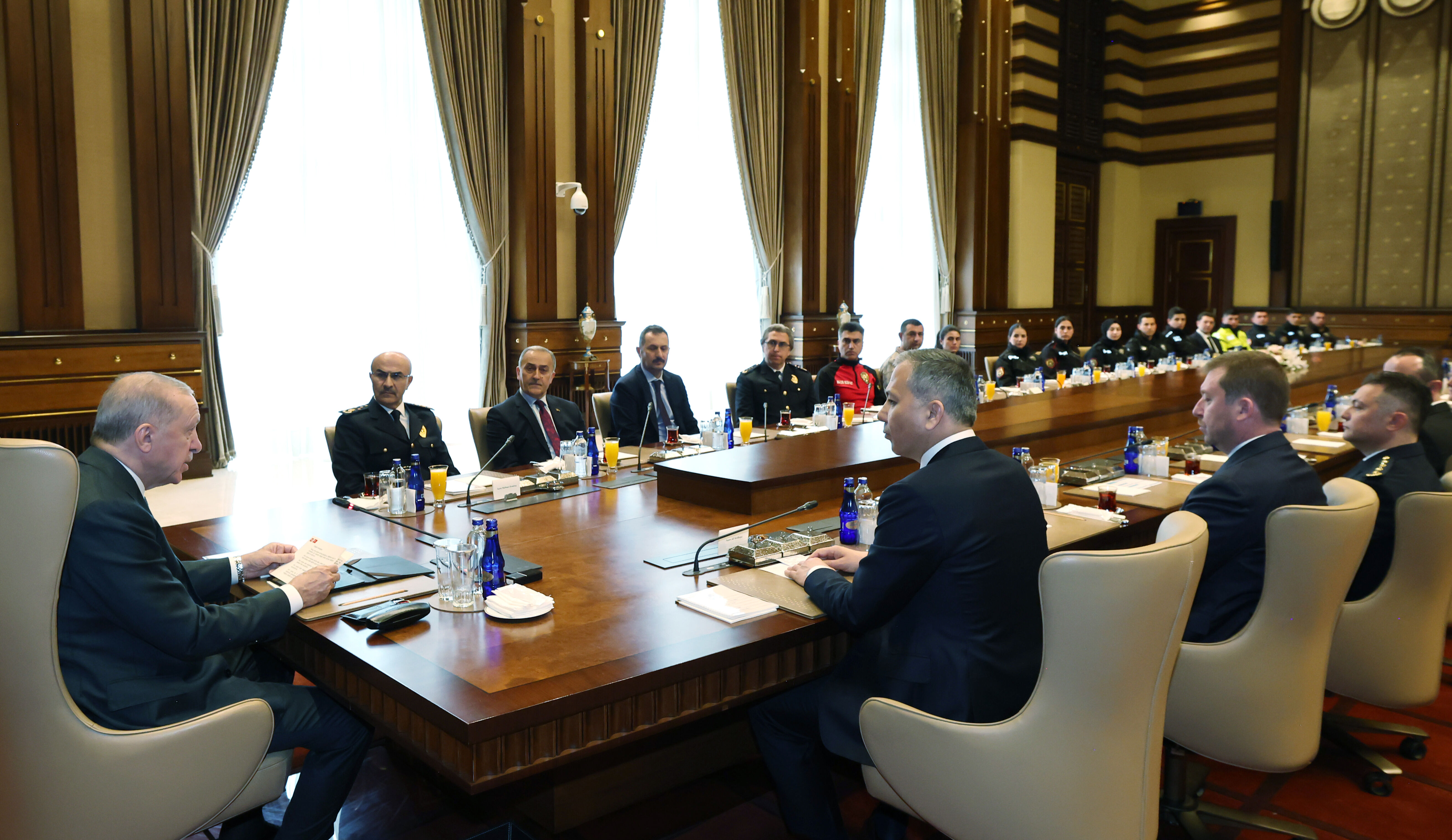 Cumhurbaşkanı Erdoğan polisleri ağırladı: Alçak iftiralara müsaade etmeyiz - 2. Resim