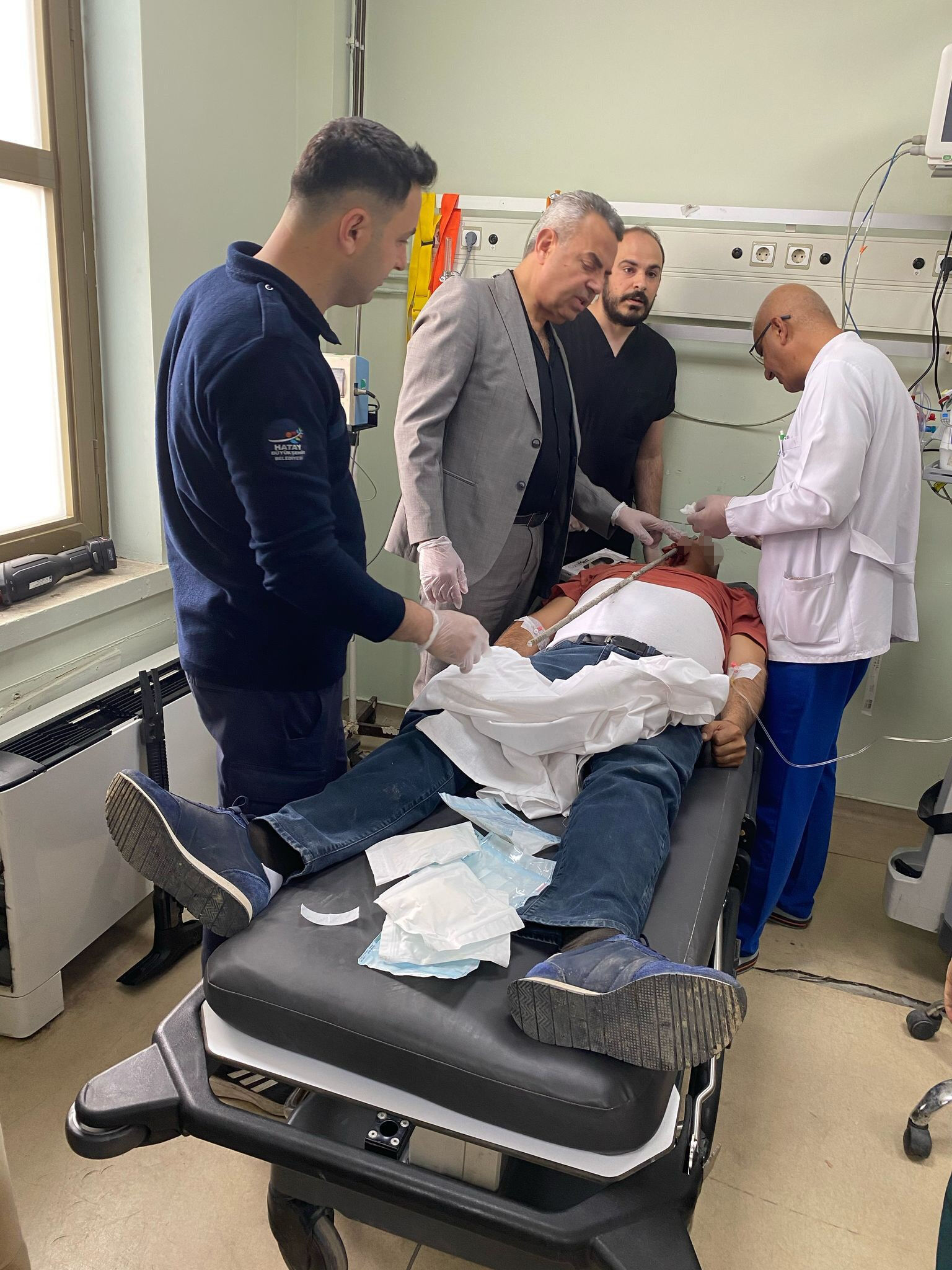 Hatay'da dehşete düşüren olay! Yüzüne demir saplanan işçi faciayı yaşadı Hatay'da dehşete düşüren olay! Yüzüne demir saplanan işçi faciayı yaşadı - 2. Resim