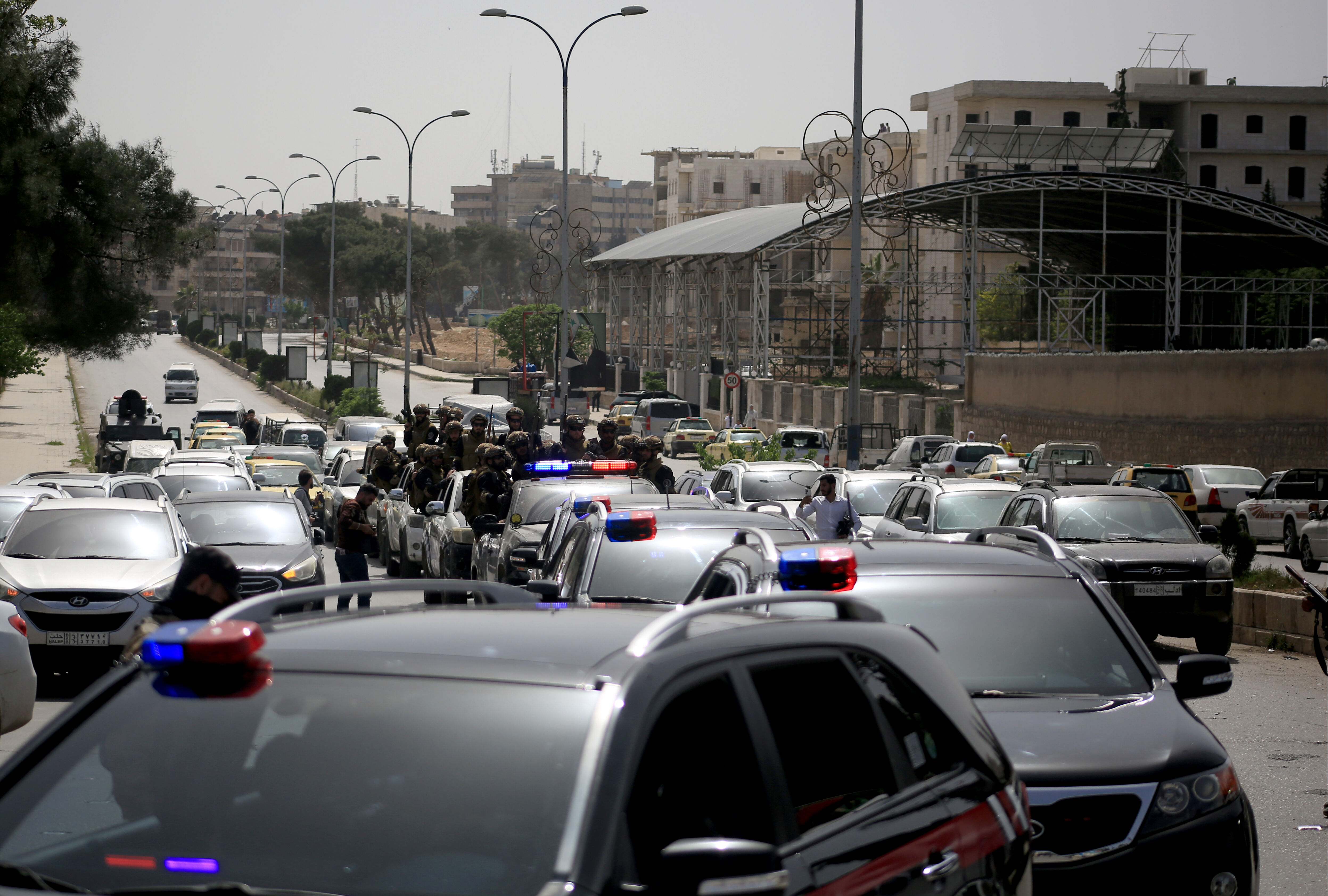 PKK/YPG'nin Halep'teki işgali sona ermişti! Teröristler bölgeyi terk etmeye devam ediyor PKK/YPG'nin Halep'teki işgali sona ermişti! Teröristler bölgeyi terk etmeye devam ediyor - 1. Resim