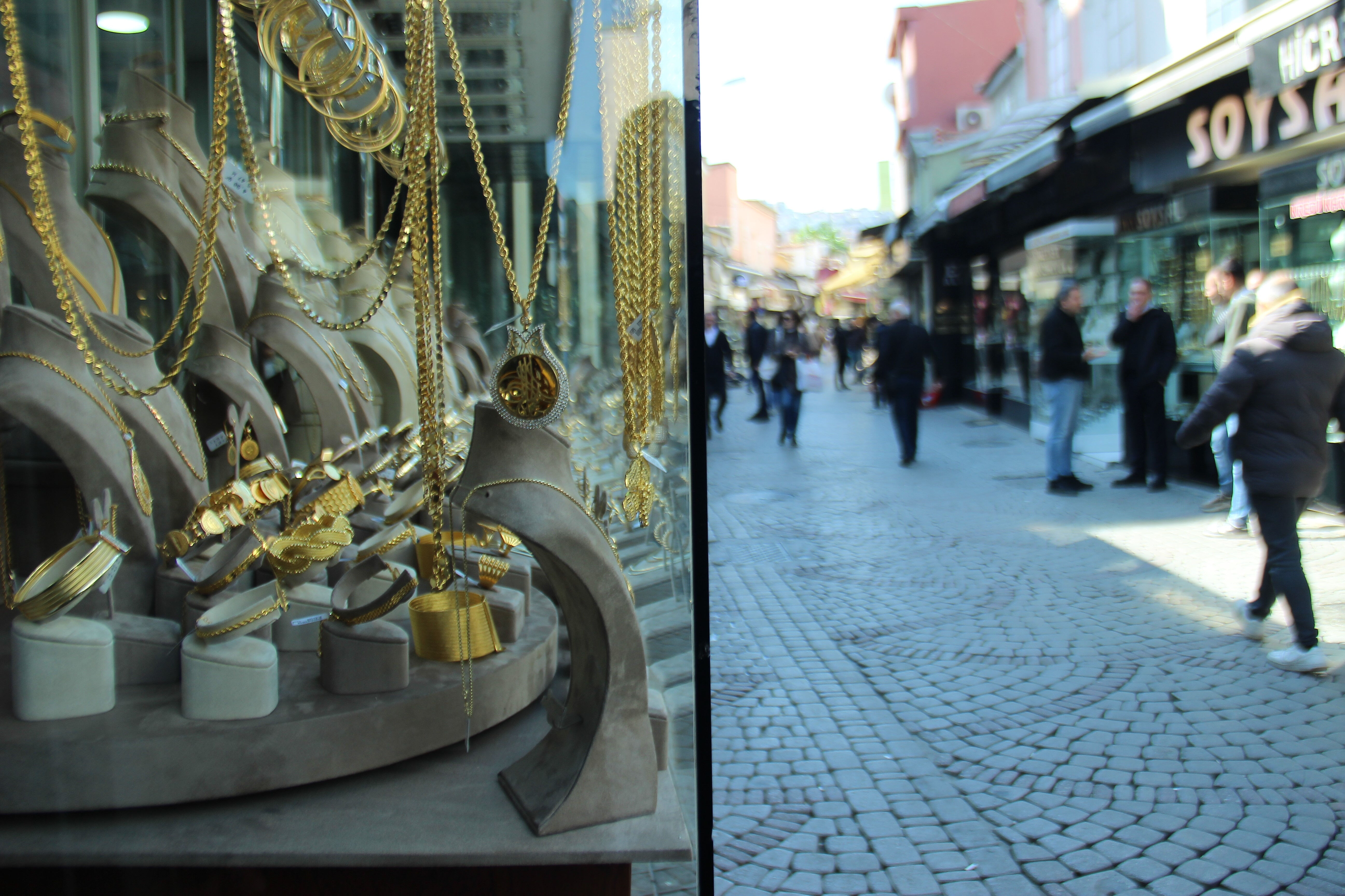 Altında büyük oyun! Kuyumcular ayaklandı: 500 kişilik sıra var, sanki bedava Altında büyük oyun! Kuyumcular ayaklandı: Bunları deşifre edeceğiz - 1. Resim