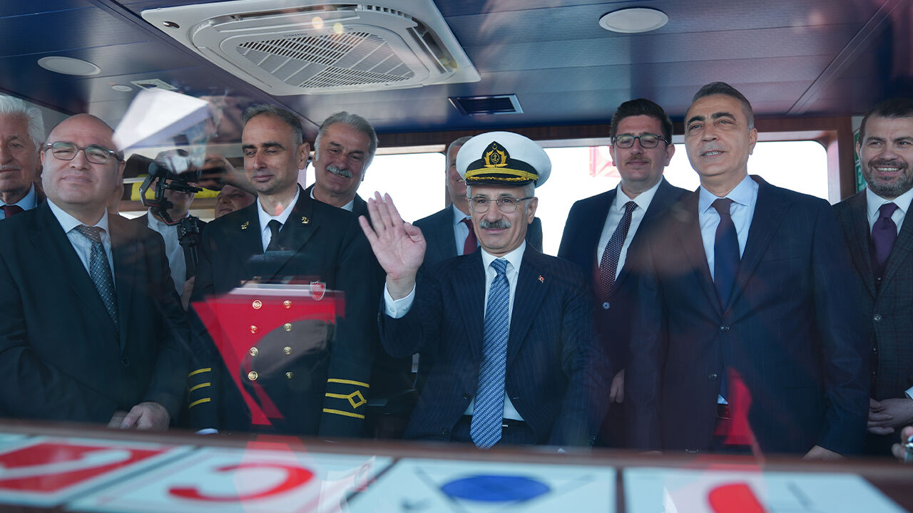 Bakan Uraloğlu, Tarama Gemisi Hizmete Alma ve İlk Blok Kaynak Töreni'nde konuştu Bakan Uraloğlu, Tarama Gemisi Hizmete Alma ve İlk Blok Kaynak Töreni'nde konuştu - 1. Resim