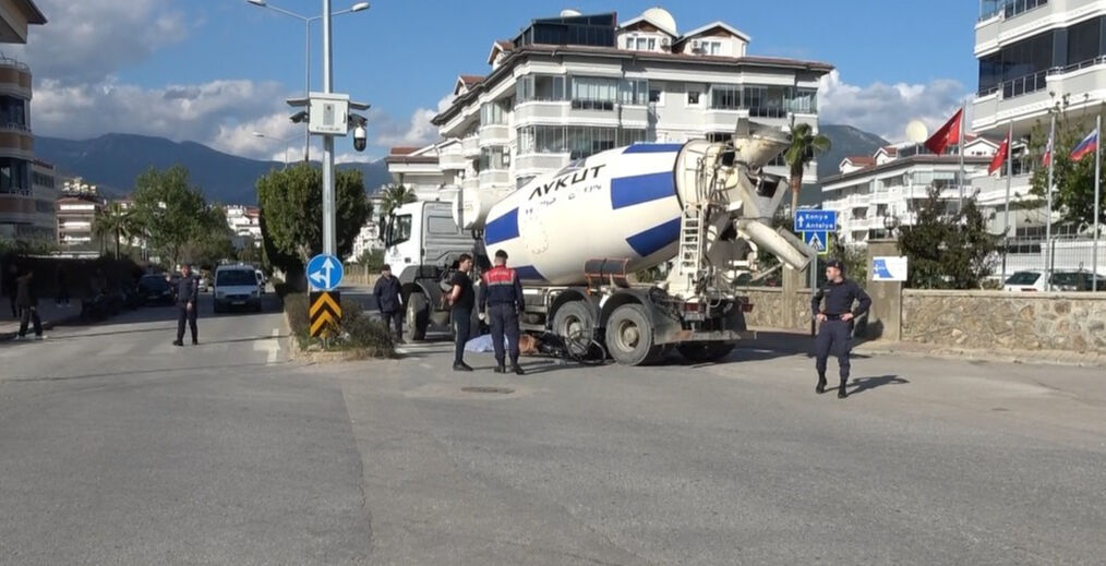 Bir beton mikseri faciası daha! Bisikletli kadın feci şekilde can verdi - 1. Resim