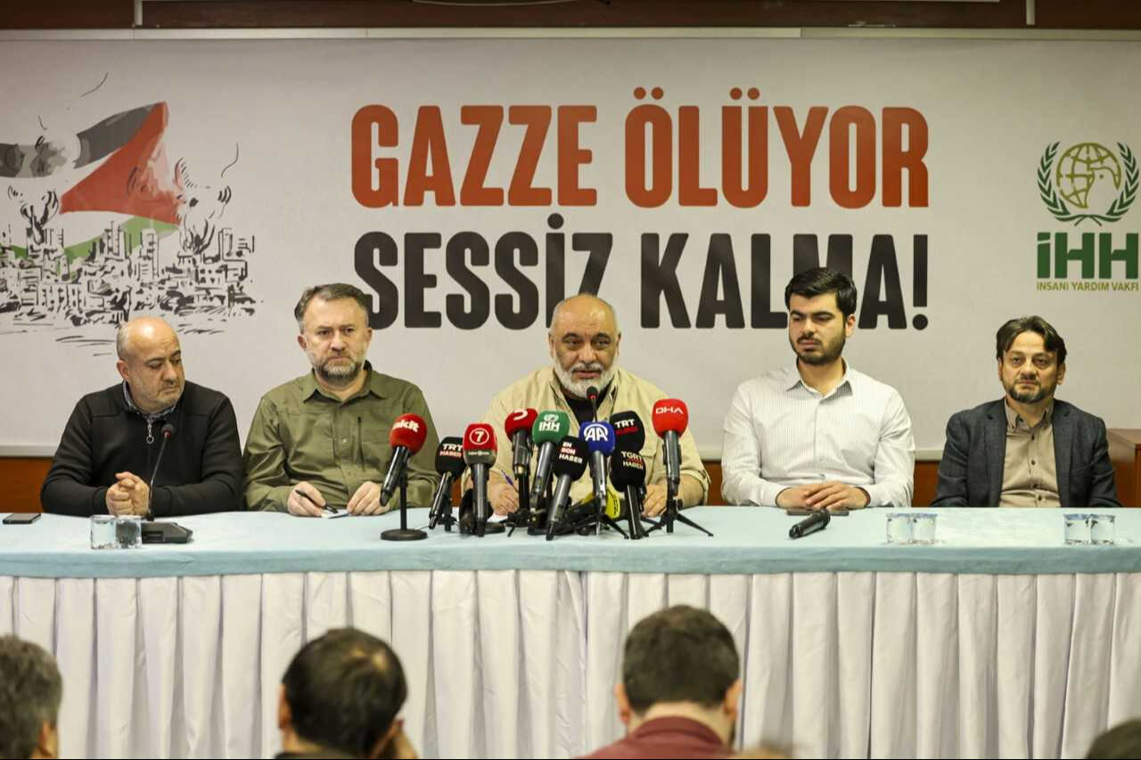 İHH Genel Başkanı Av. Bülent Yıldırım basın toplantısında konuştu: “Gazze için sokaklara çıkın, meydanlara inin” İHH Genel Başkanı Av. Bülent Yıldırım basın toplantısında konuştu: “Gazze için sokaklara çıkın, meydanlara inin” - 1. Resim