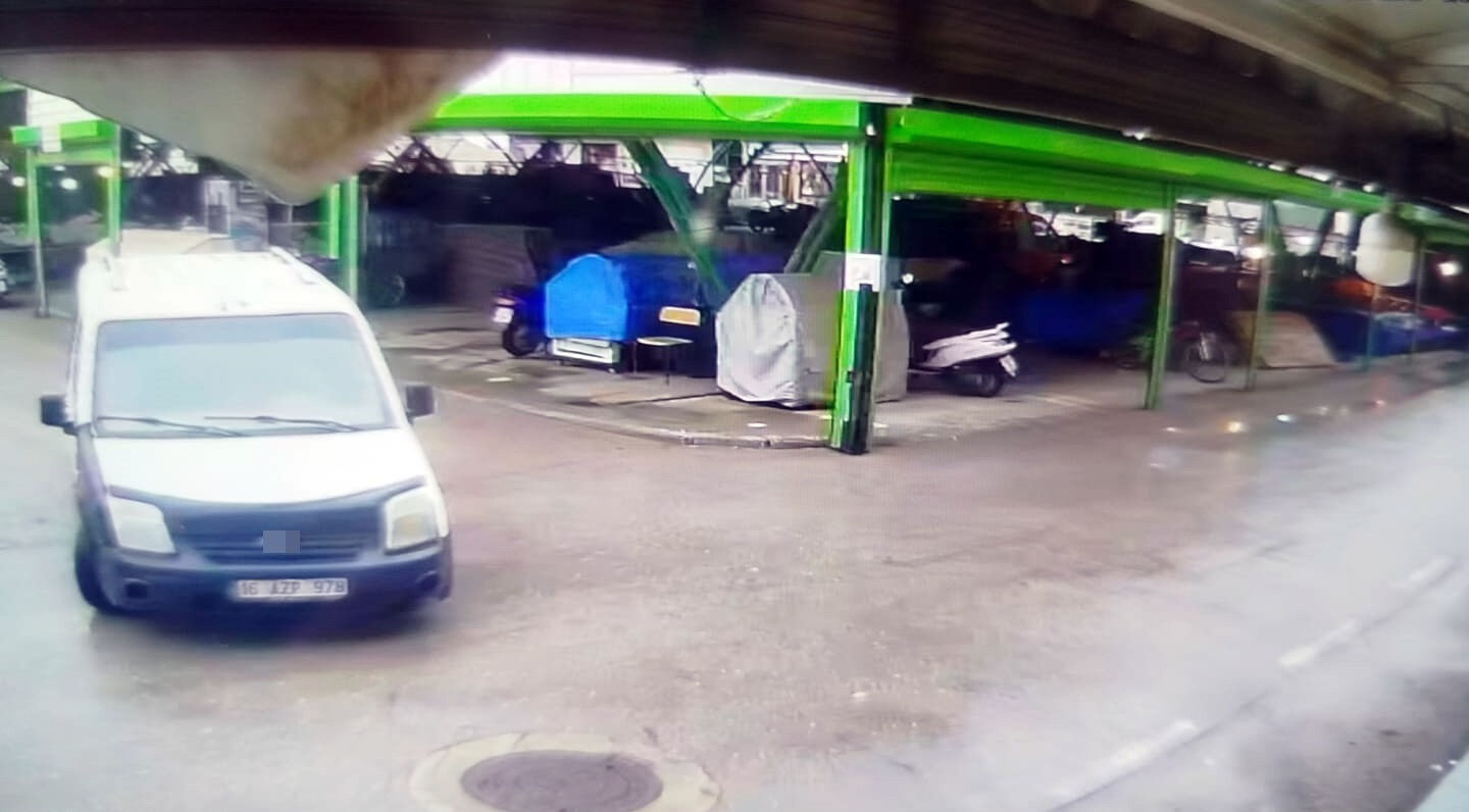 Şehrin göbeğinde güpegündüz kaçırıldı! Önce taciz edildi sonra işkenceye uğradı İznik’te kan donduran olay!  Kaçırdıkları çocuğu önce taciz, sonra darp ettiler - 2. Resim