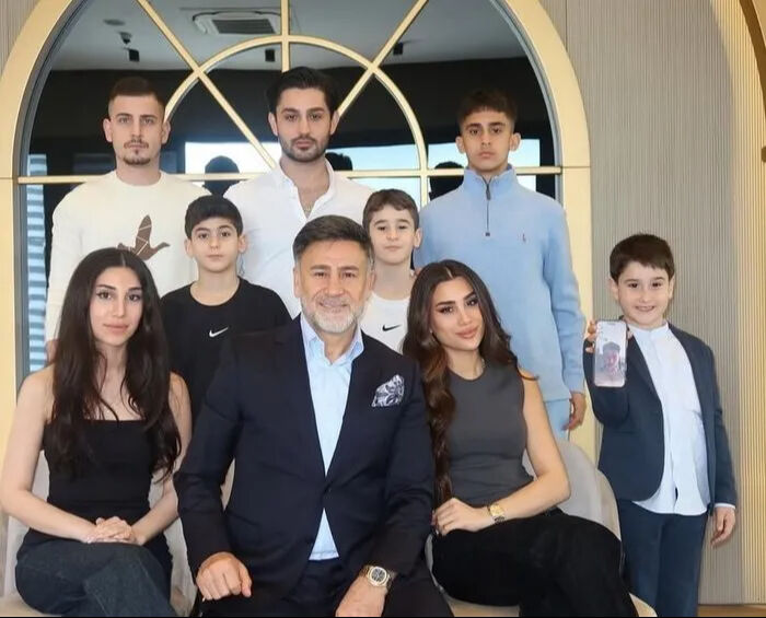 İzzet Yıldızhan’dan bomba İbrahim Tatlıses iddiası: "Normal değil" diyerek açıkladı - 1. Resim