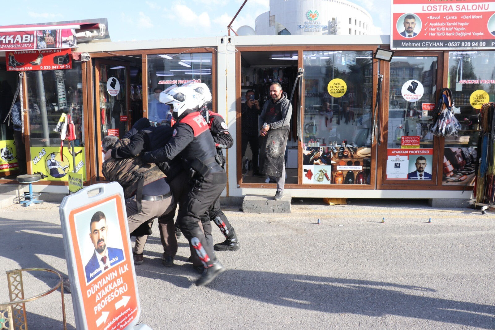 Kavga ihbarına giden polis ekipleri şaşkına döndü! Kimse bunu beklemiyordu - 1. Resim