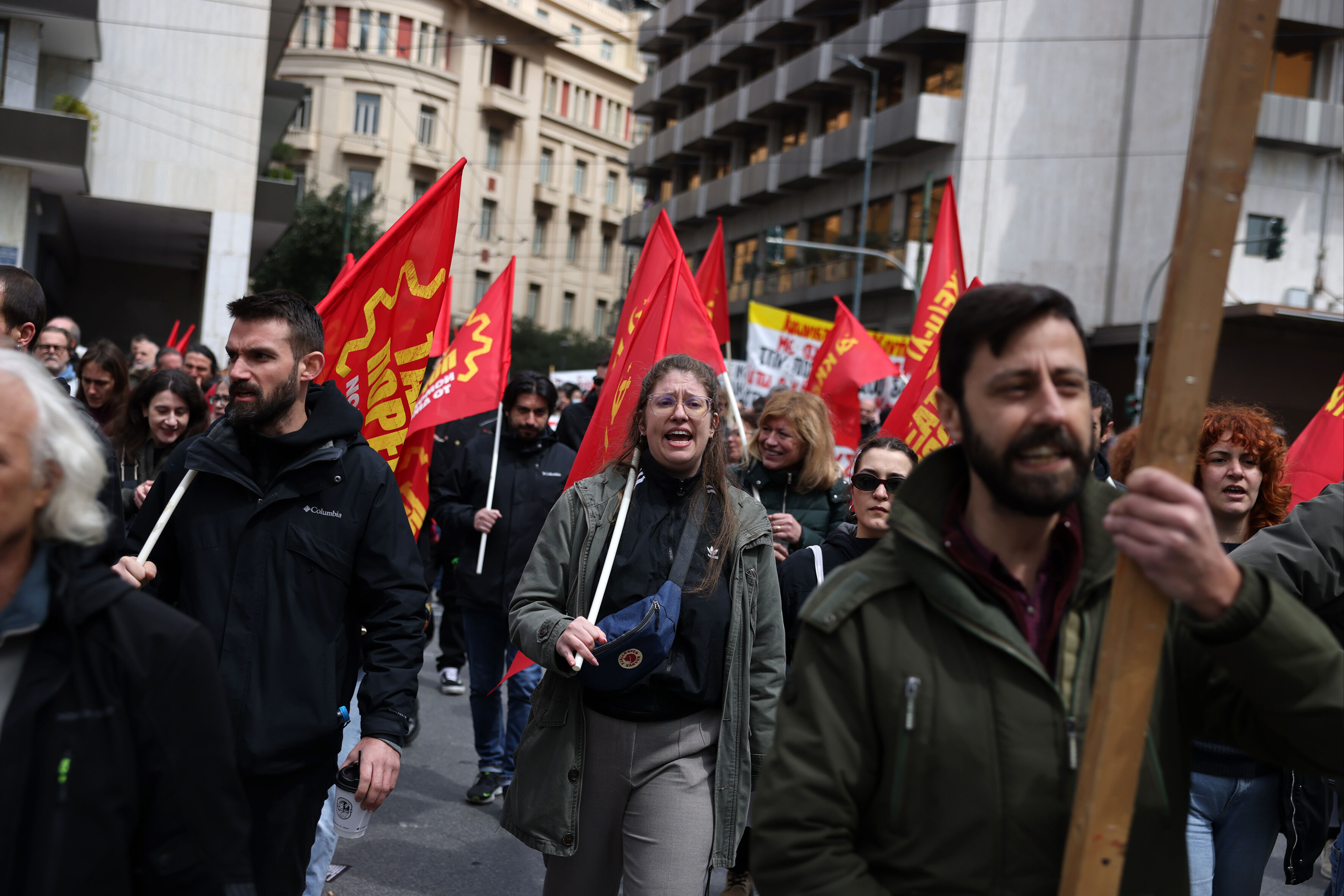 Komşu ülkede grev krizi! Halk sokağa çıktı, hükümetten tek istekleri var - 2. Resim