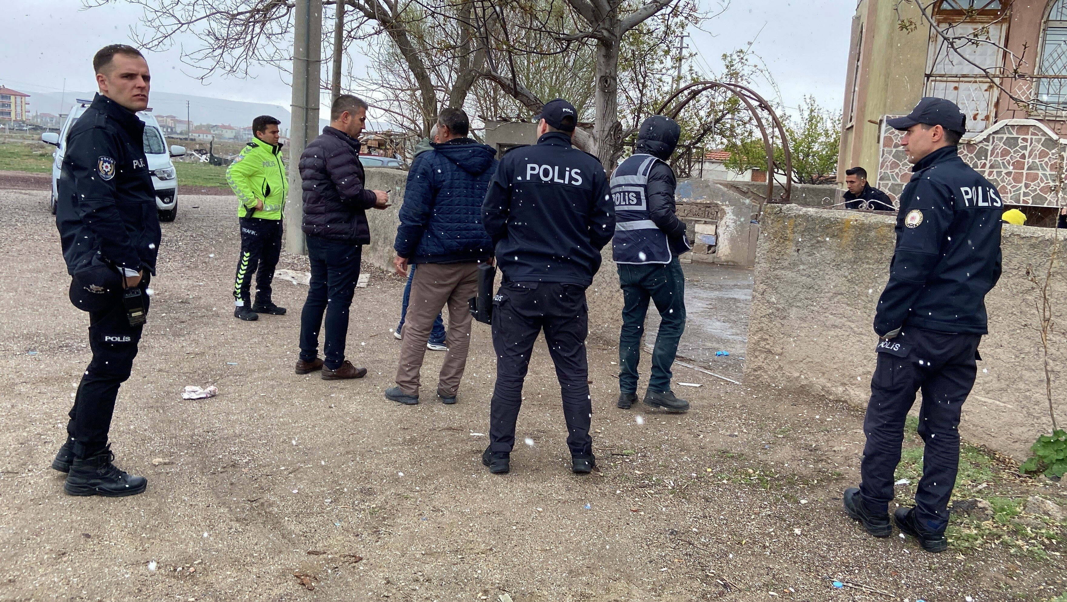 Polislerden kaçmak isterken hayatının şokunu yaşadı! Başına gelmeyen kalmadı - 2. Resim