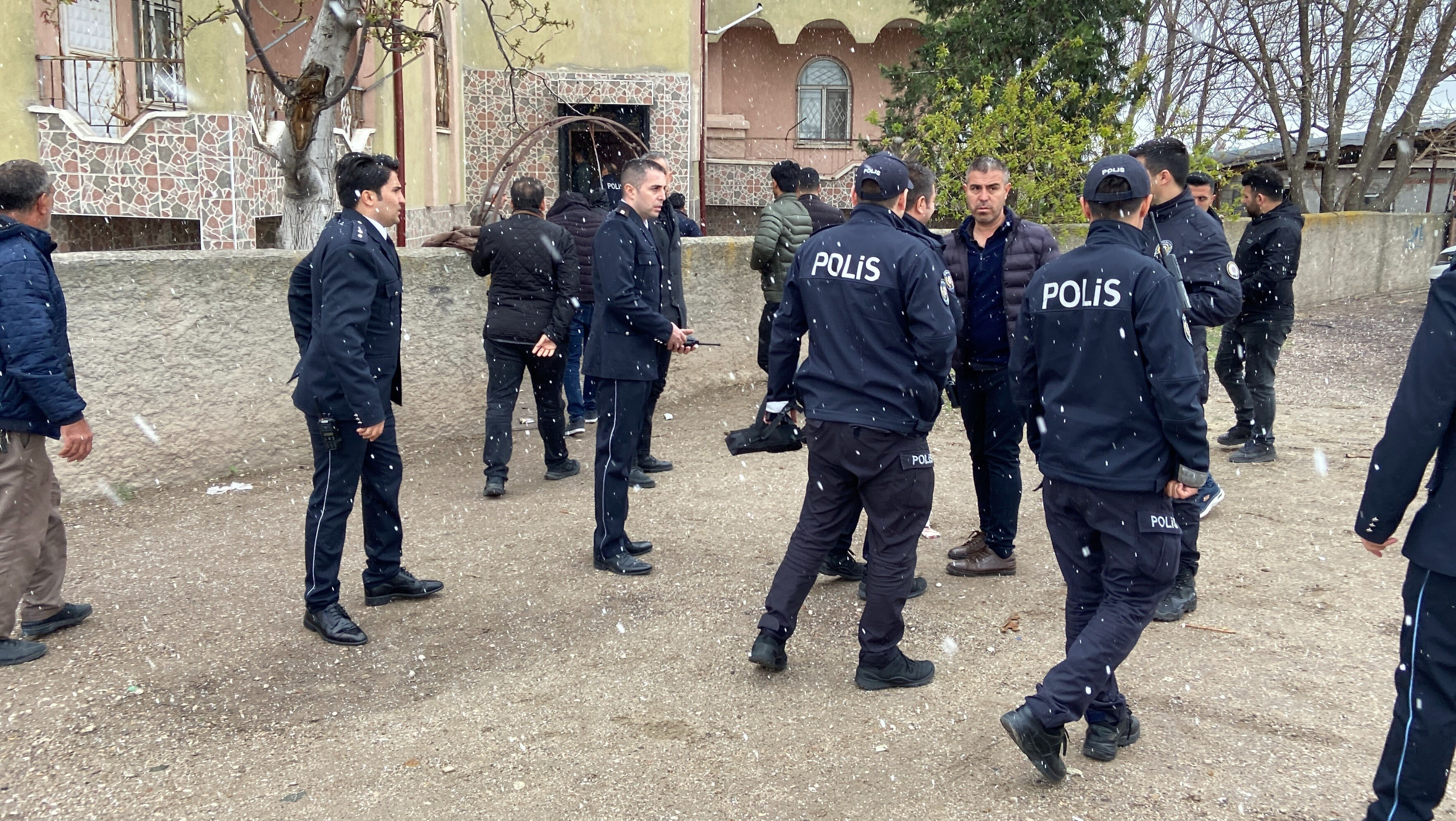 Polislerden kaçmak isterken hayatının şokunu yaşadı! Başına gelmeyen kalmadı - 1. Resim