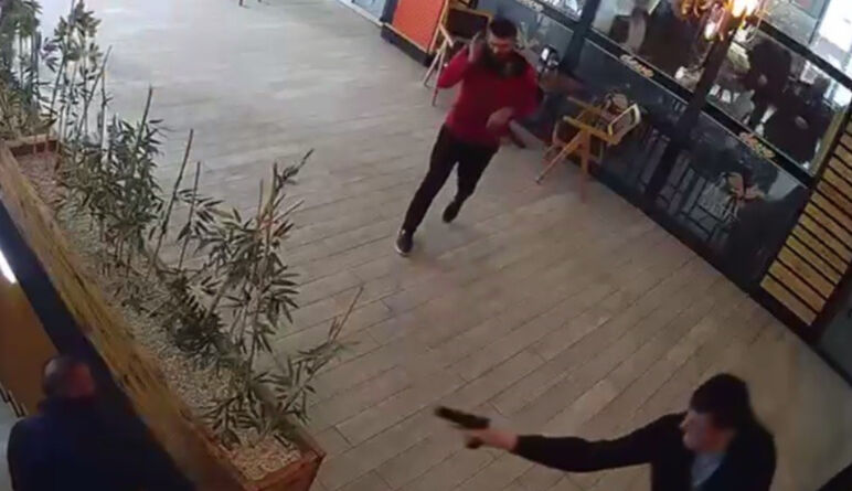 Uzman çavuş kafede tartıştığı genci öldürdü! Dehşet anları kamerada - 2. Resim
