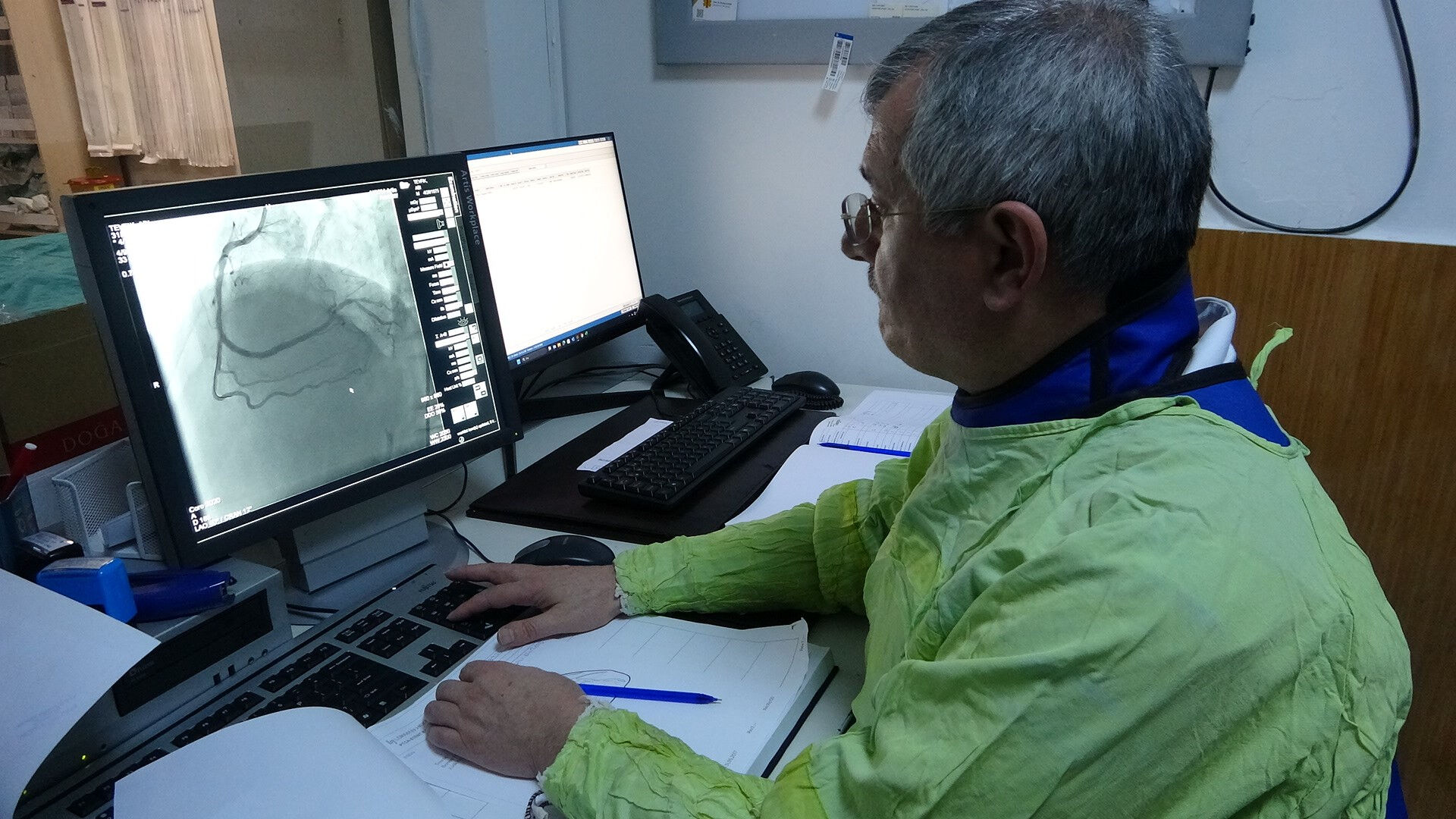 4 damarı kapalı ve bir gözünü kaybetme riski bulunuyordu! Hasta ameliyatla sağlığına kavuştu - 1. Resim